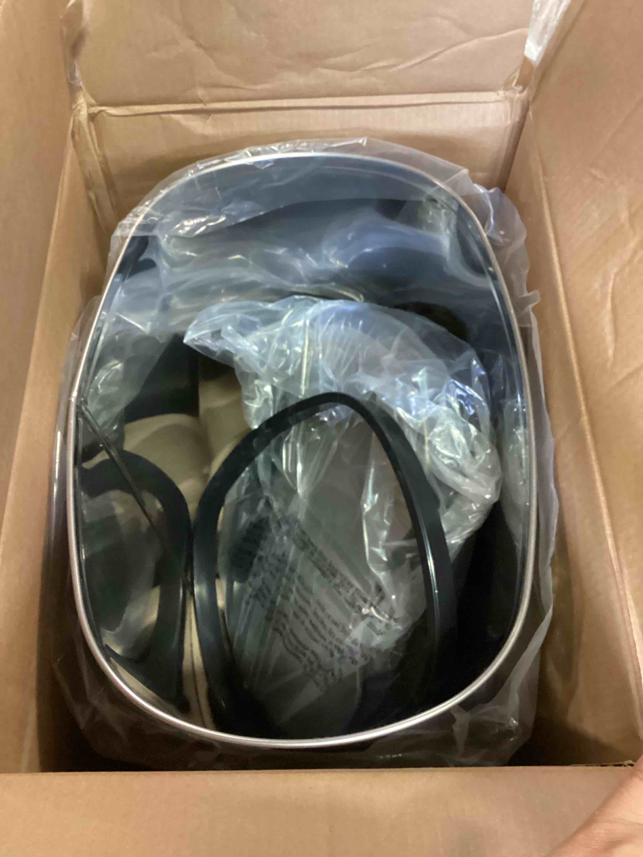 https://s3.amazonaws.com/lotting-images-prod/bidfta/PNK2235006_1746102755155.jpeg