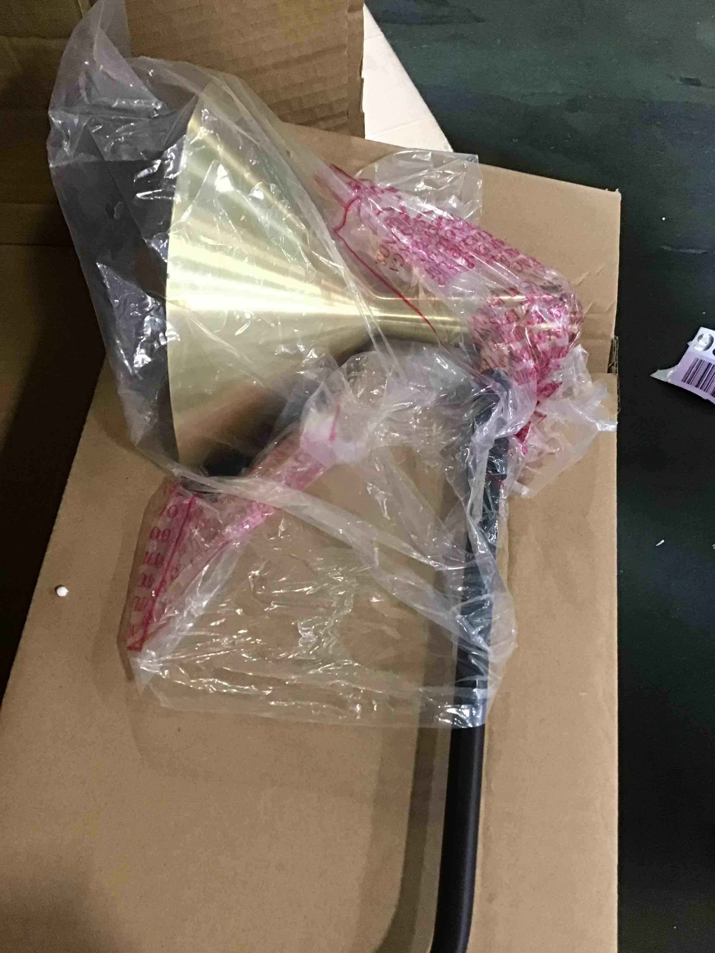 https://s3.amazonaws.com/lotting-images-prod/bidfta/PNK2235037_1745588612509.jpeg