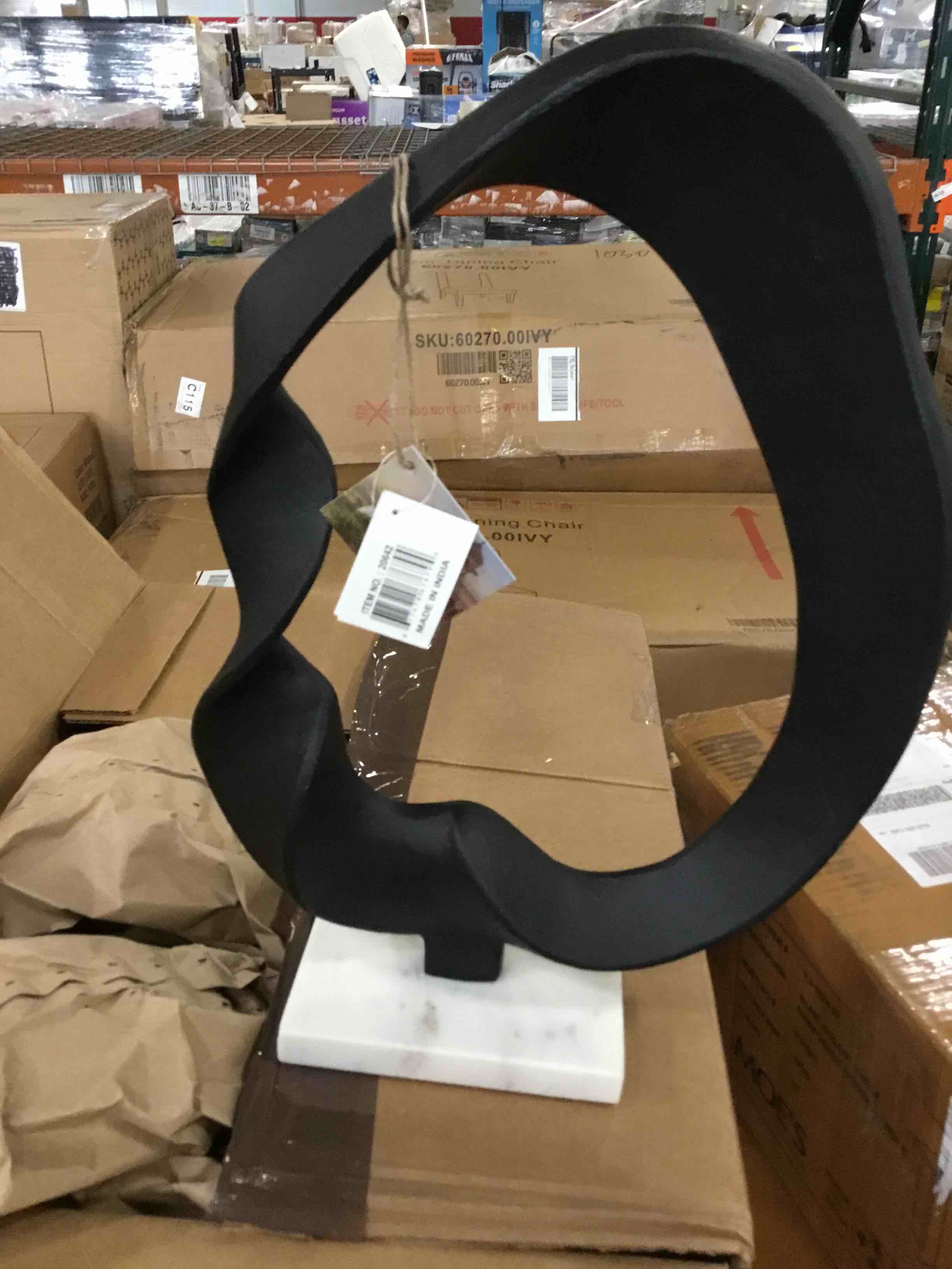https://s3.amazonaws.com/lotting-images-prod/bidfta/PNK2235133_1745842491406.jpeg