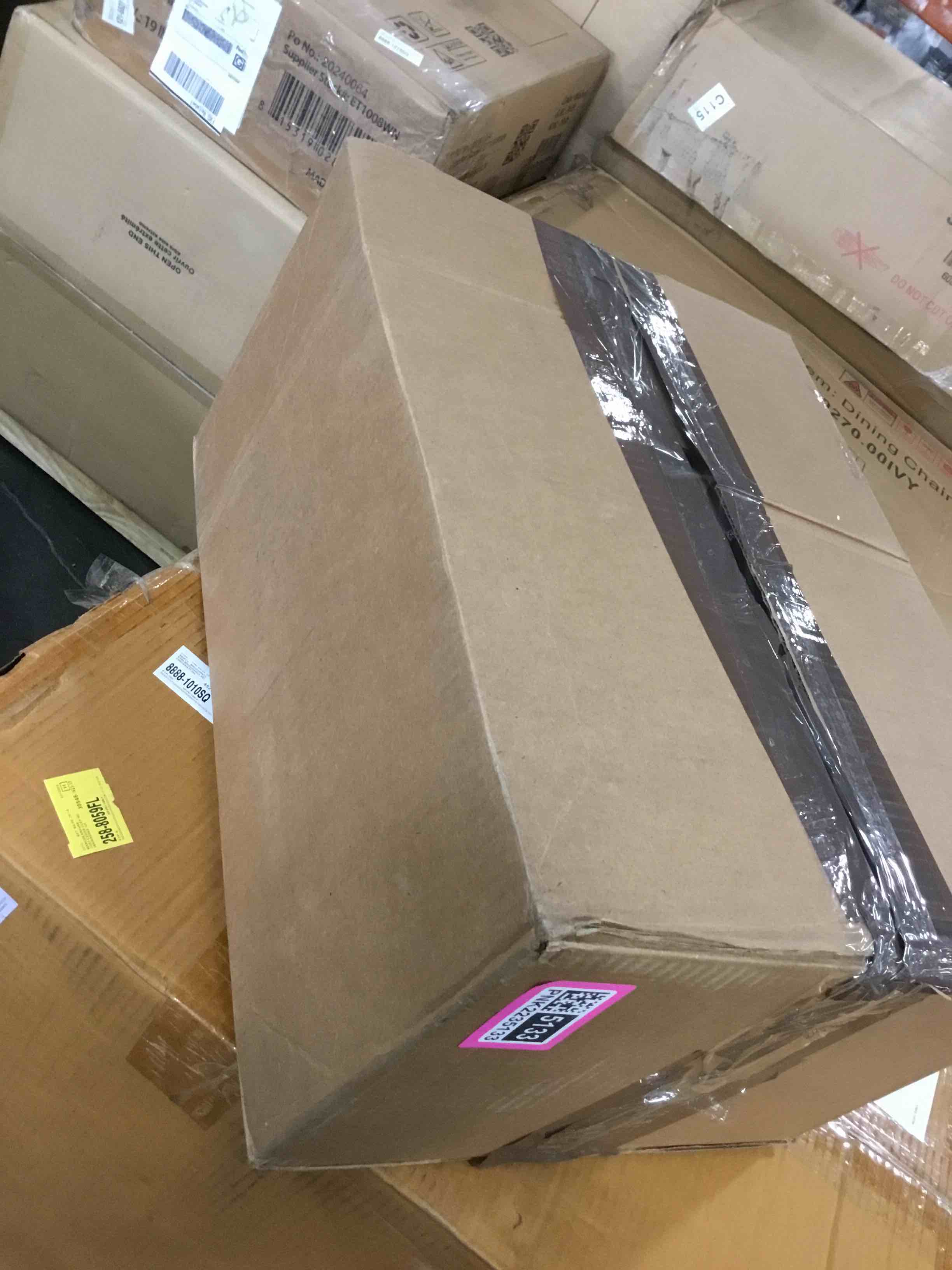 https://s3.amazonaws.com/lotting-images-prod/bidfta/PNK2235133_1745842524542.jpeg
