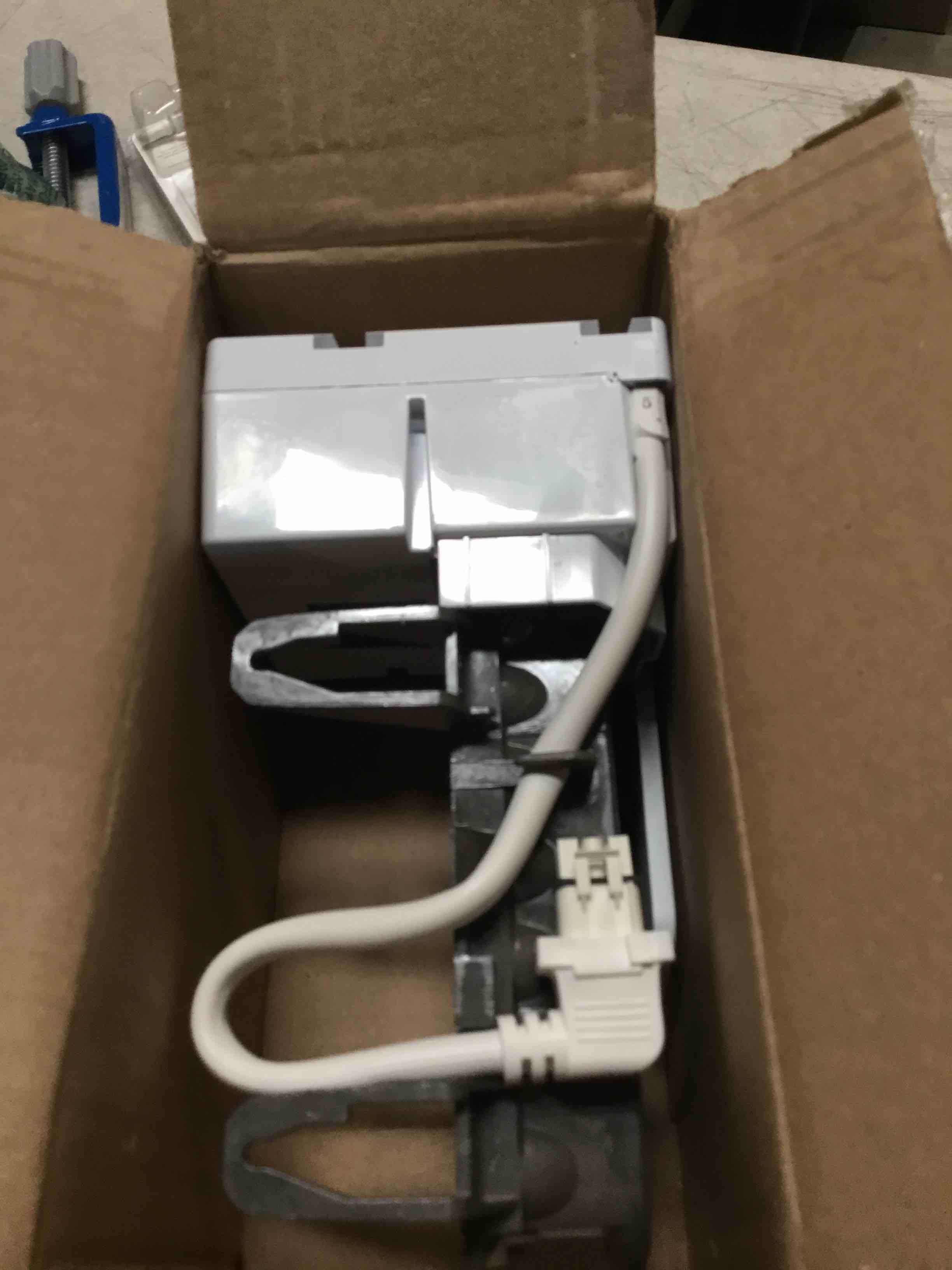https://s3.amazonaws.com/lotting-images-prod/bidfta/PNK2235194_1745855126886.jpeg