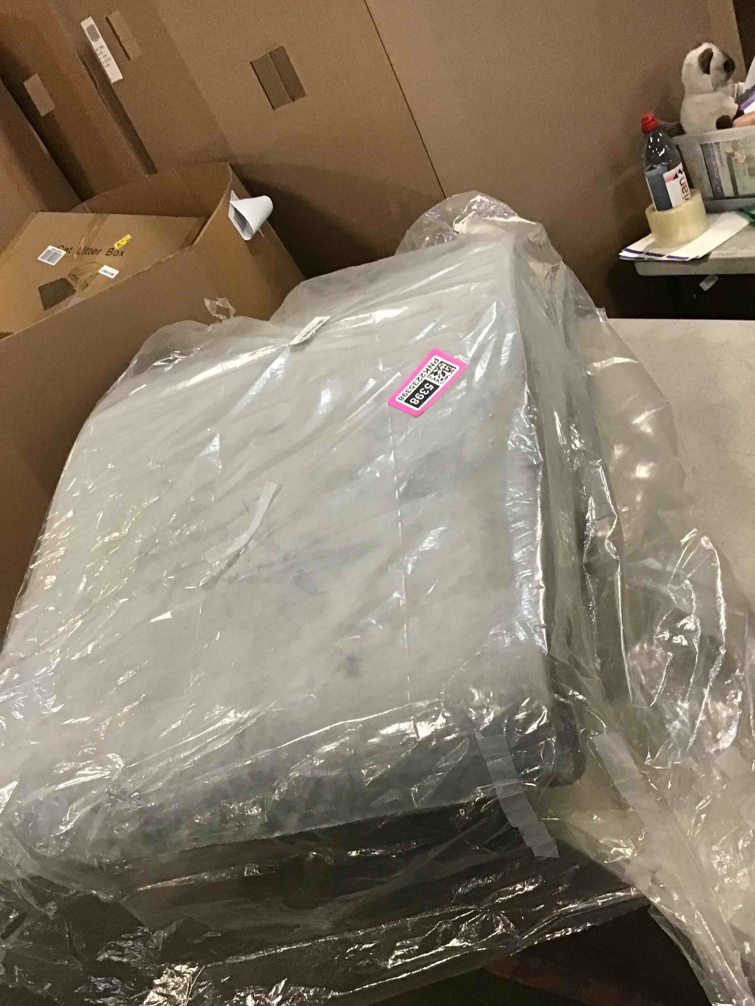 https://s3.amazonaws.com/lotting-images-prod/bidfta/PNK2235398_1748353164935.jpeg
