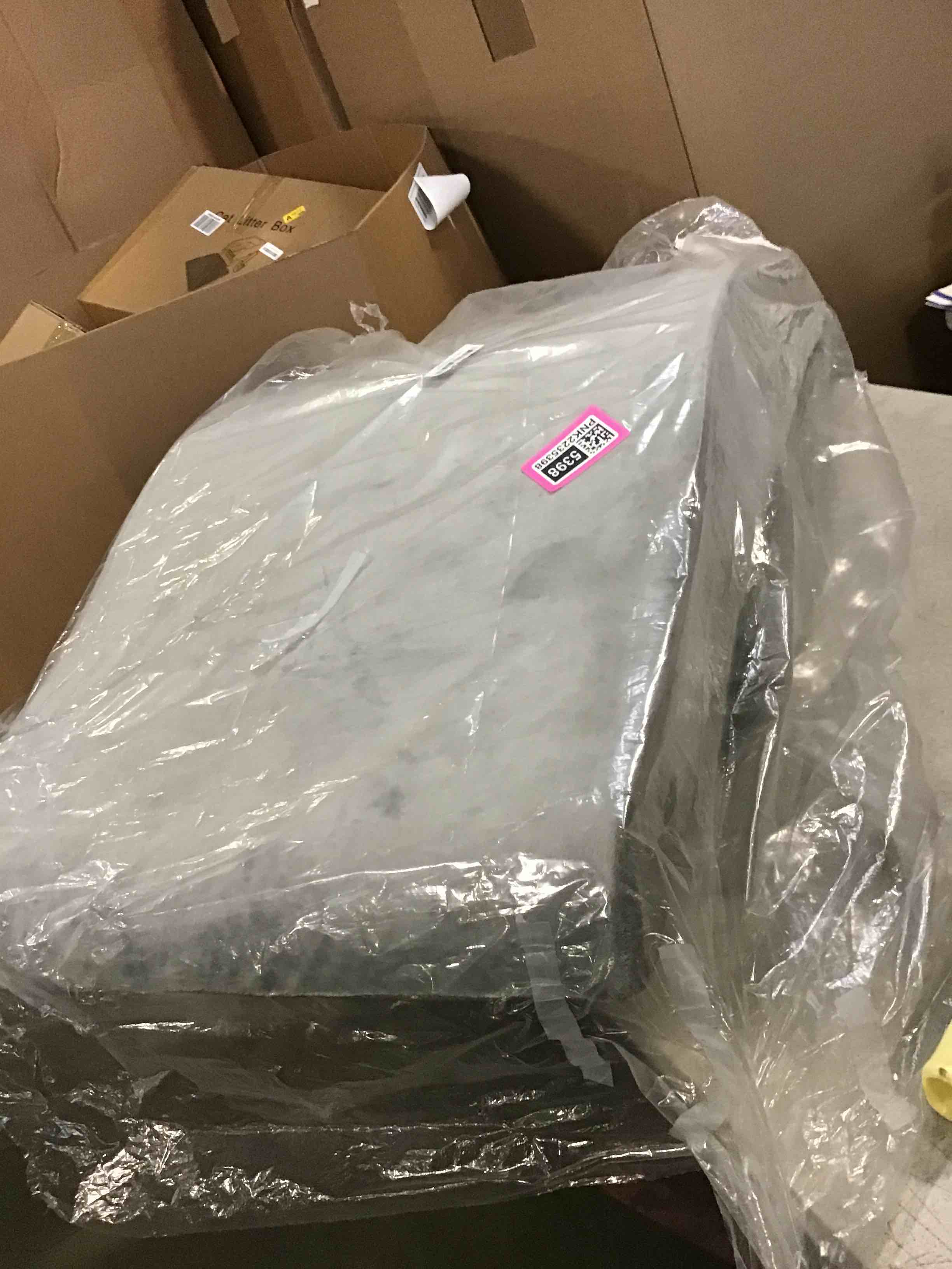 https://s3.amazonaws.com/lotting-images-prod/bidfta/PNK2235398_1748353166757.jpeg