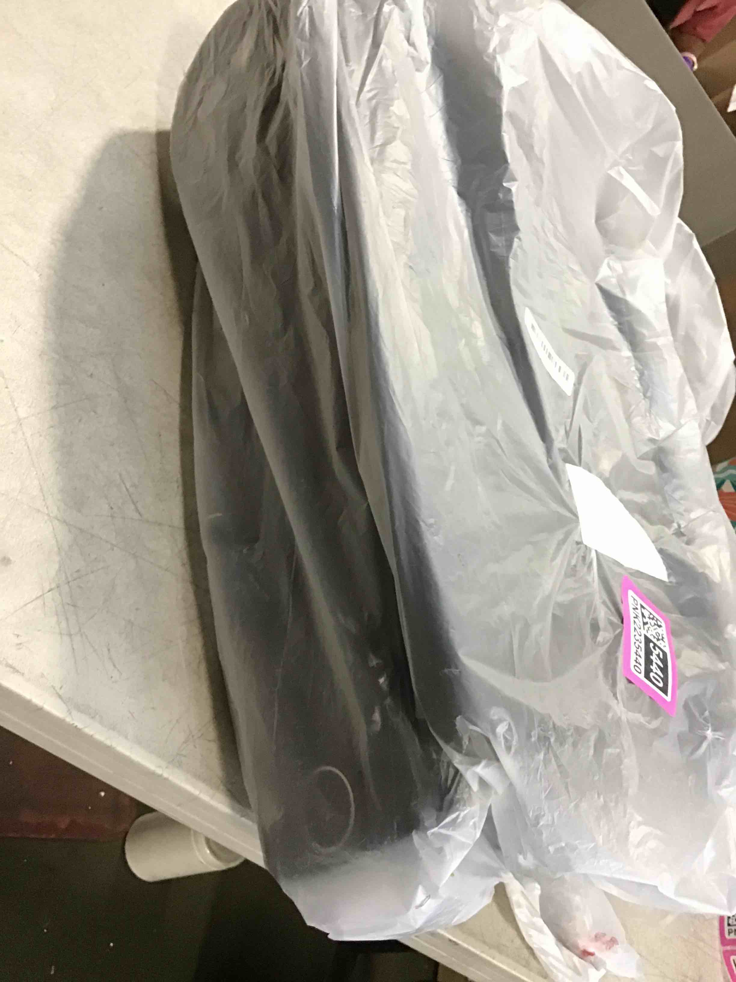 https://s3.amazonaws.com/lotting-images-prod/bidfta/PNK2235440_1748358958839.jpeg