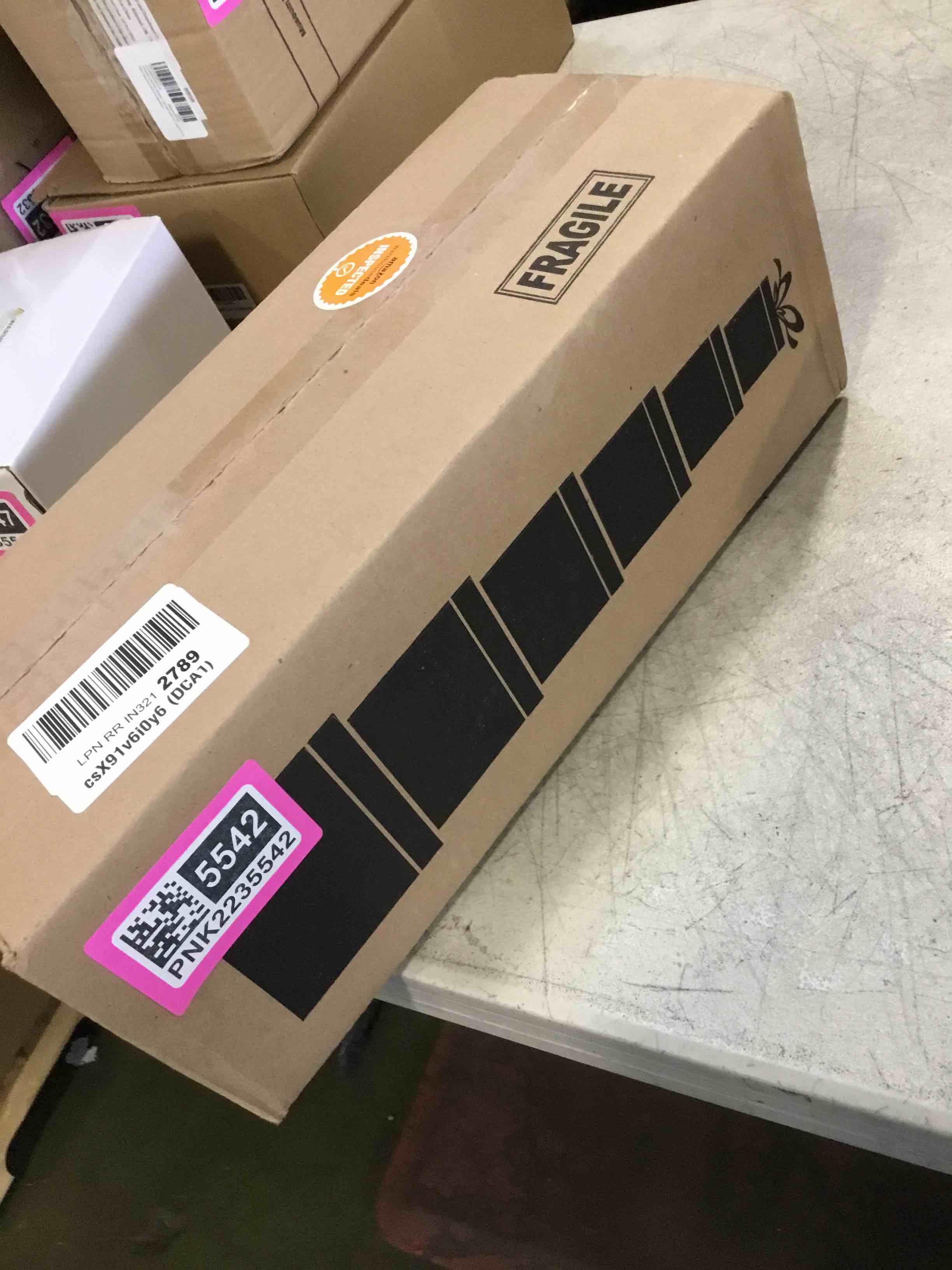 https://s3.amazonaws.com/lotting-images-prod/bidfta/PNK2235542_1748435634961.jpeg