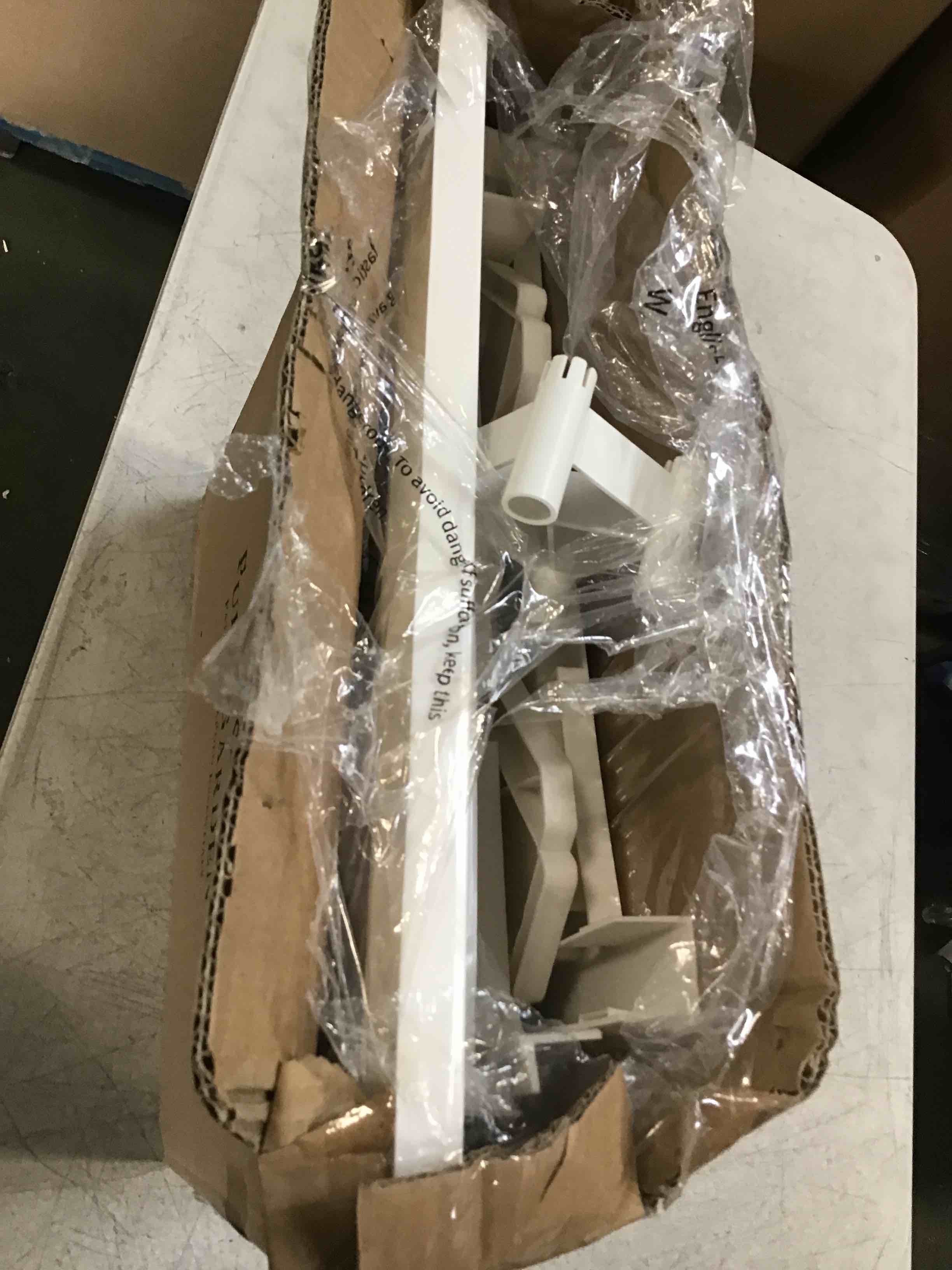https://s3.amazonaws.com/lotting-images-prod/bidfta/PNK2235637_1748454574788.jpeg