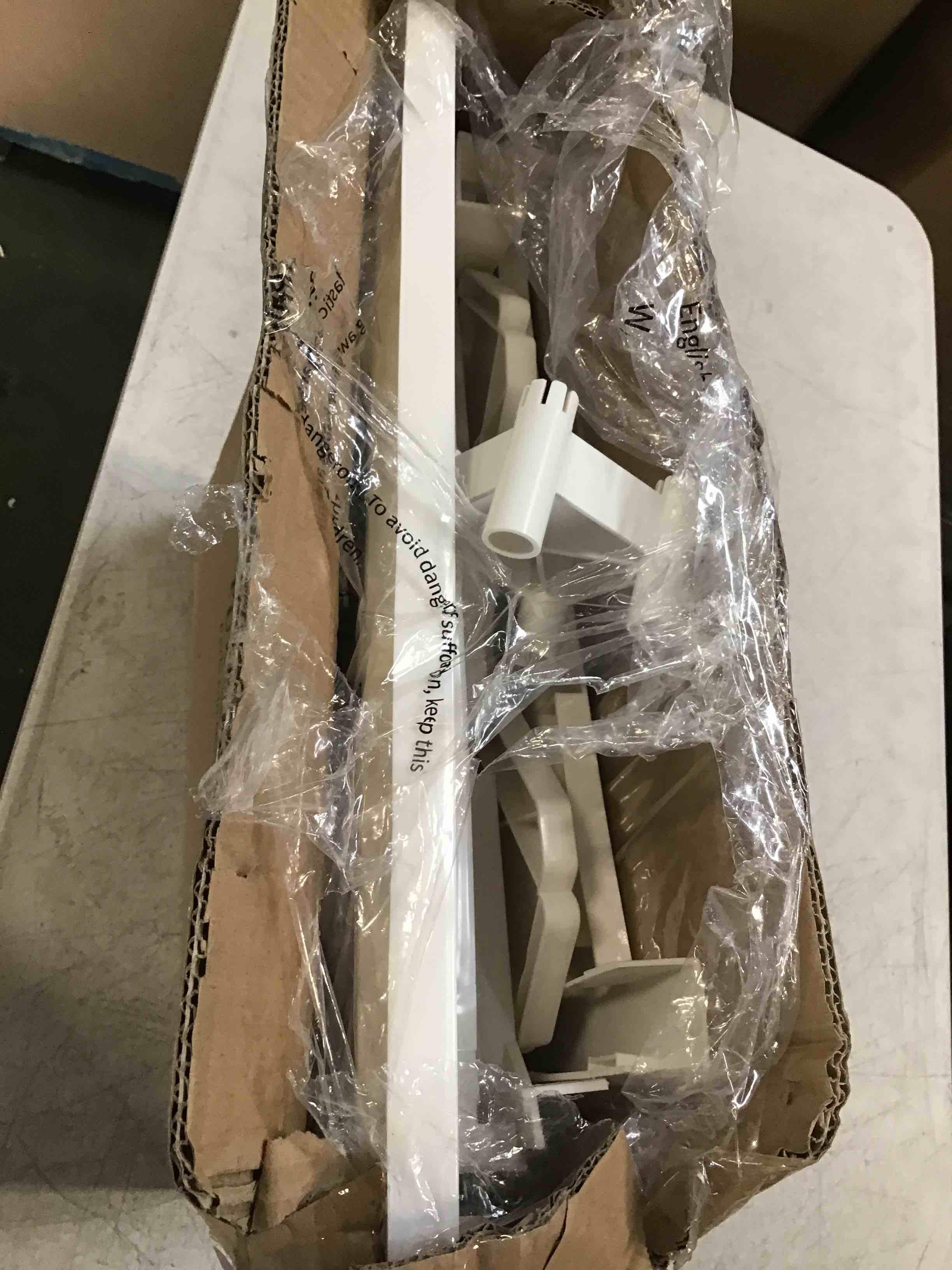 https://s3.amazonaws.com/lotting-images-prod/bidfta/PNK2235637_1748454576028.jpeg
