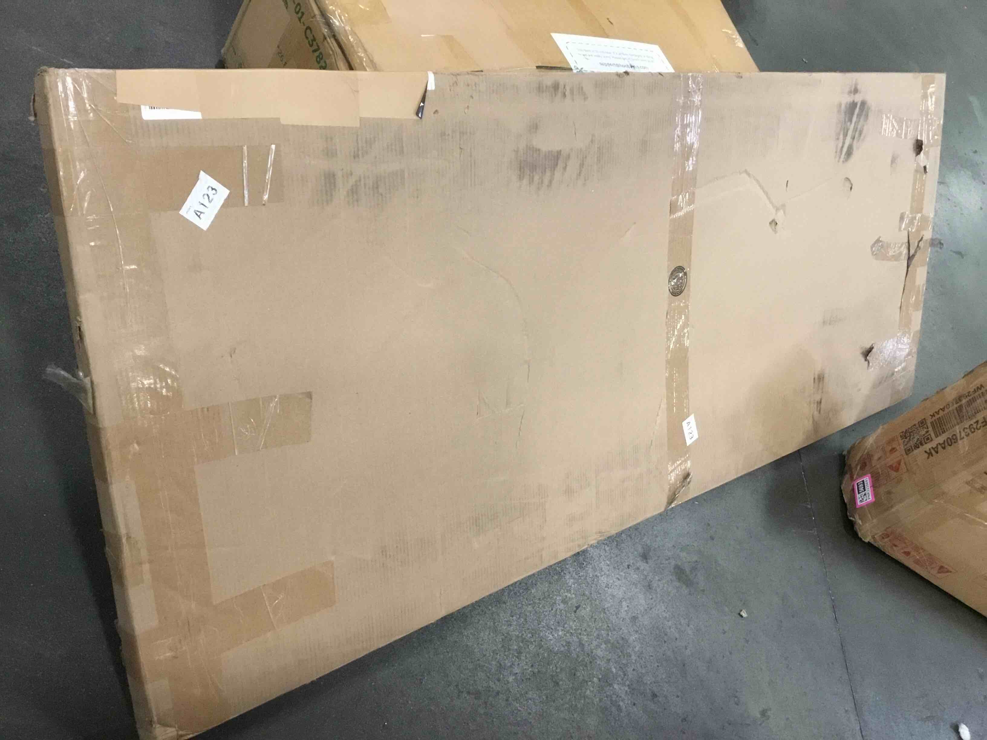 https://s3.amazonaws.com/lotting-images-prod/bidfta/PNK2235696_1750509112627.jpeg