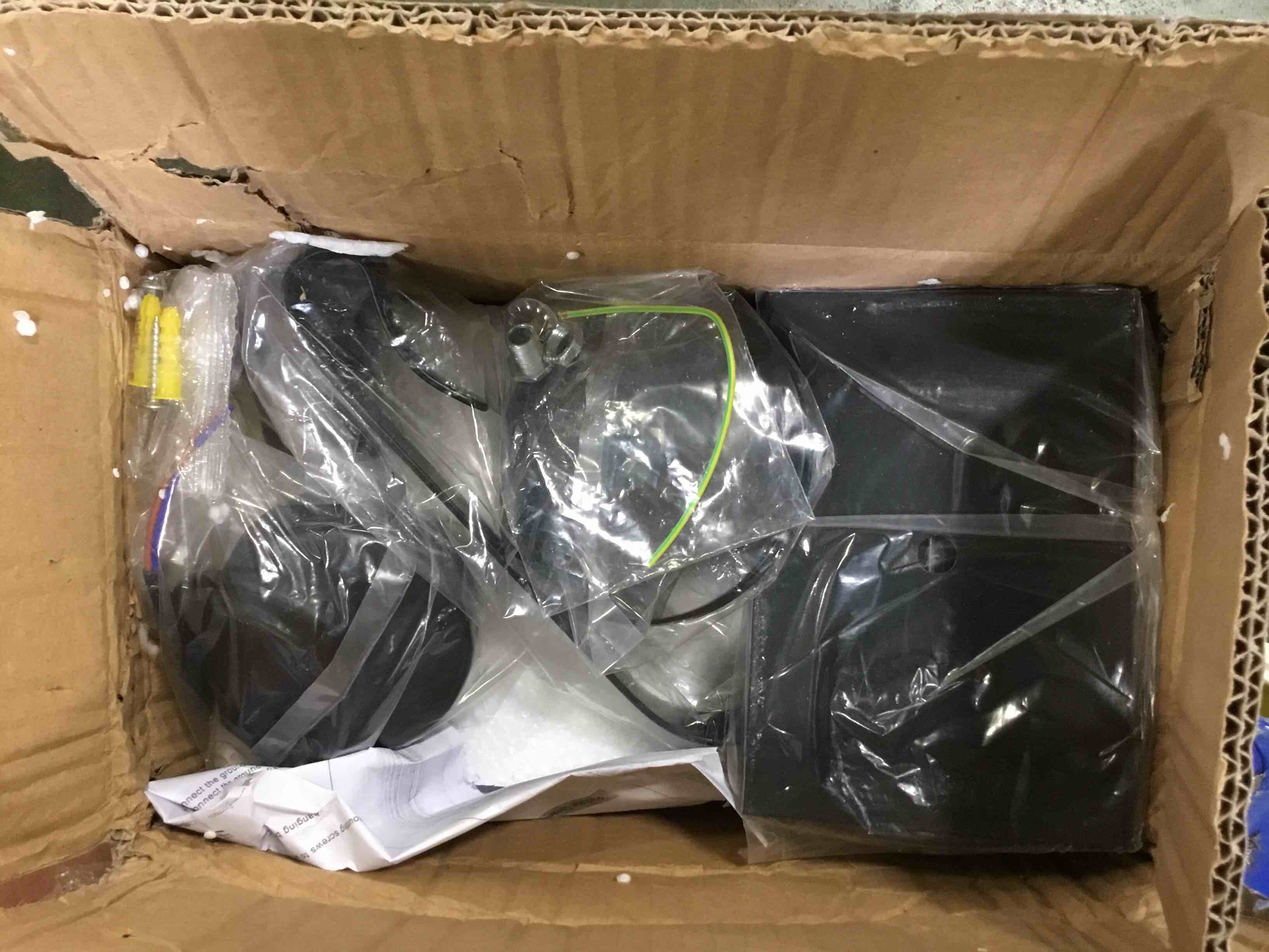 https://s3.amazonaws.com/lotting-images-prod/bidfta/PNK2235810_1750532839773.jpeg