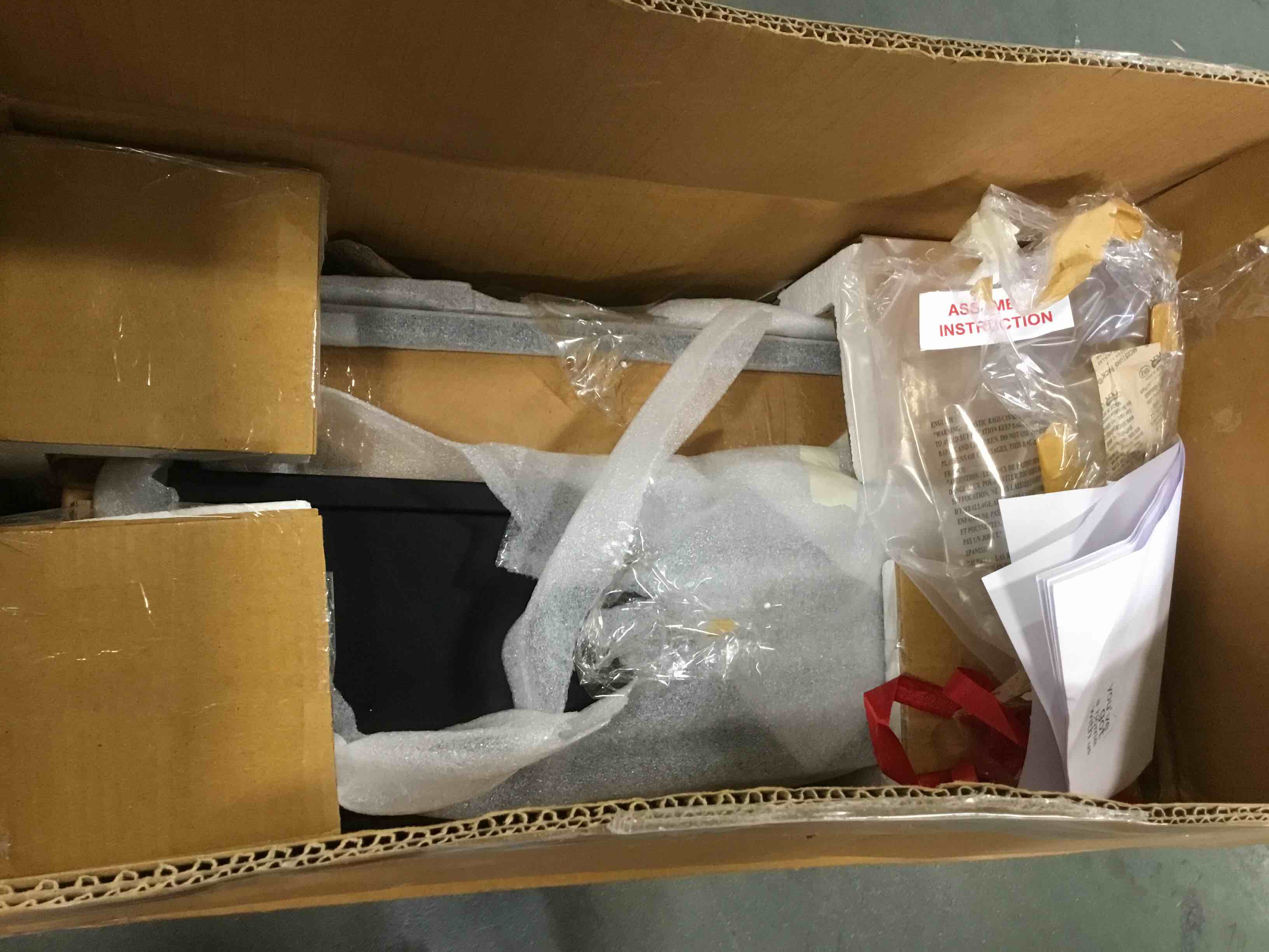 https://s3.amazonaws.com/lotting-images-prod/bidfta/PNK2235811_1750532643162.jpeg