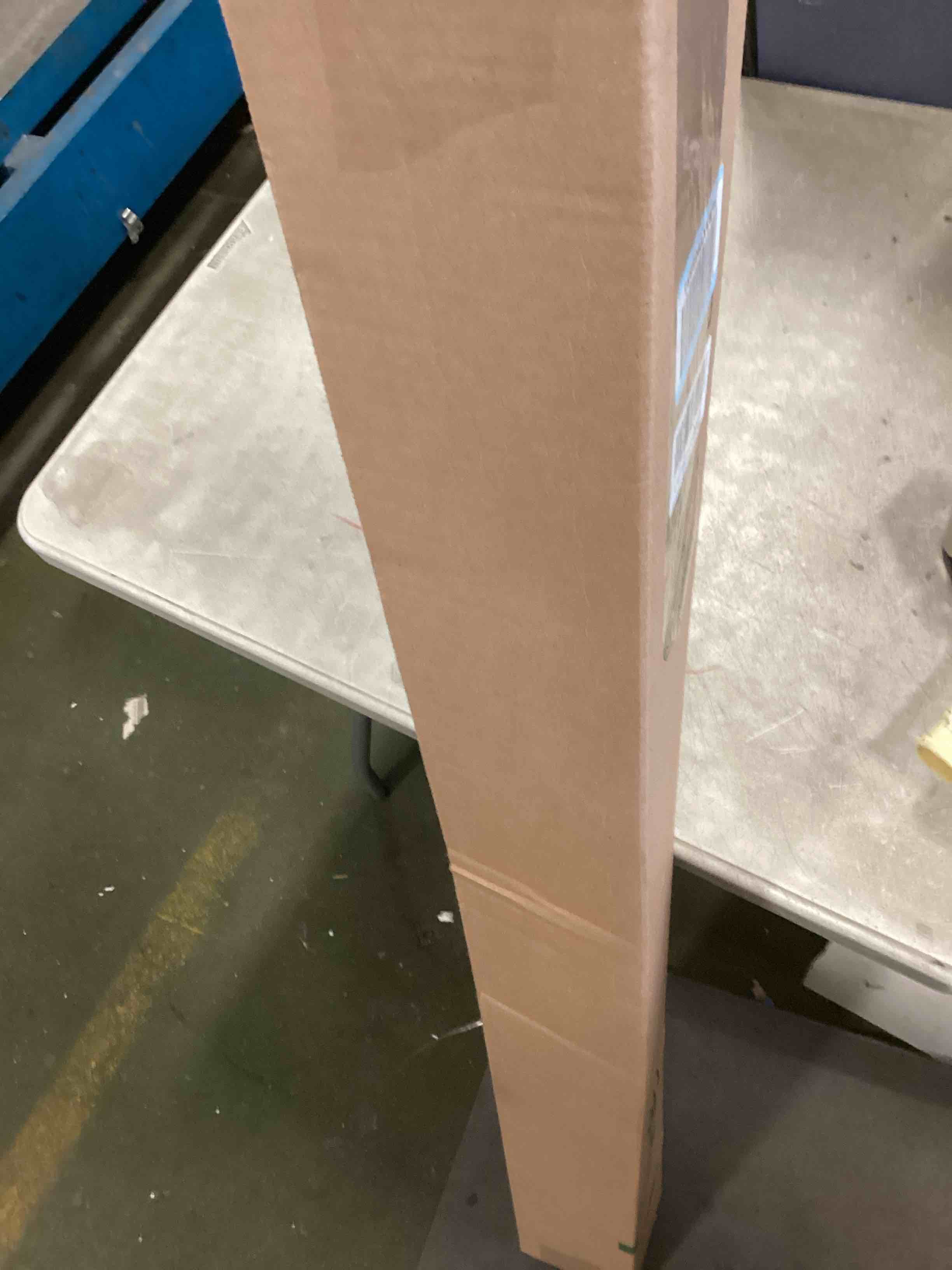 https://s3.amazonaws.com/lotting-images-prod/bidfta/PNK2236002_1742564050514.jpeg