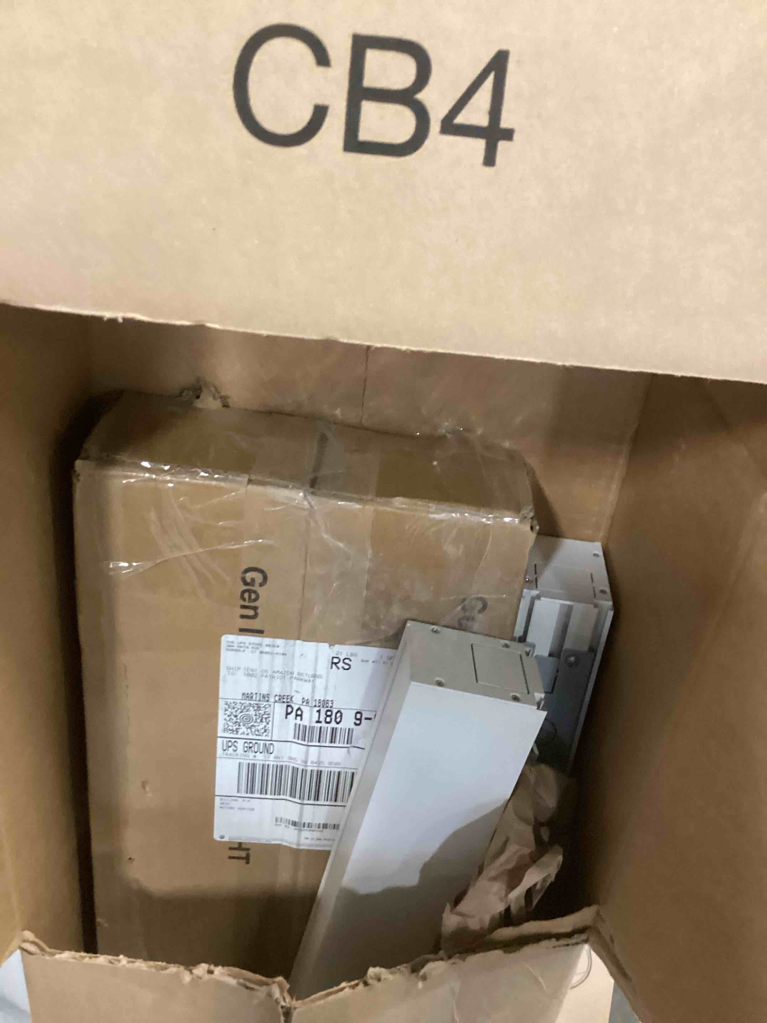 https://s3.amazonaws.com/lotting-images-prod/bidfta/PNK2236034_1742567839951.jpeg