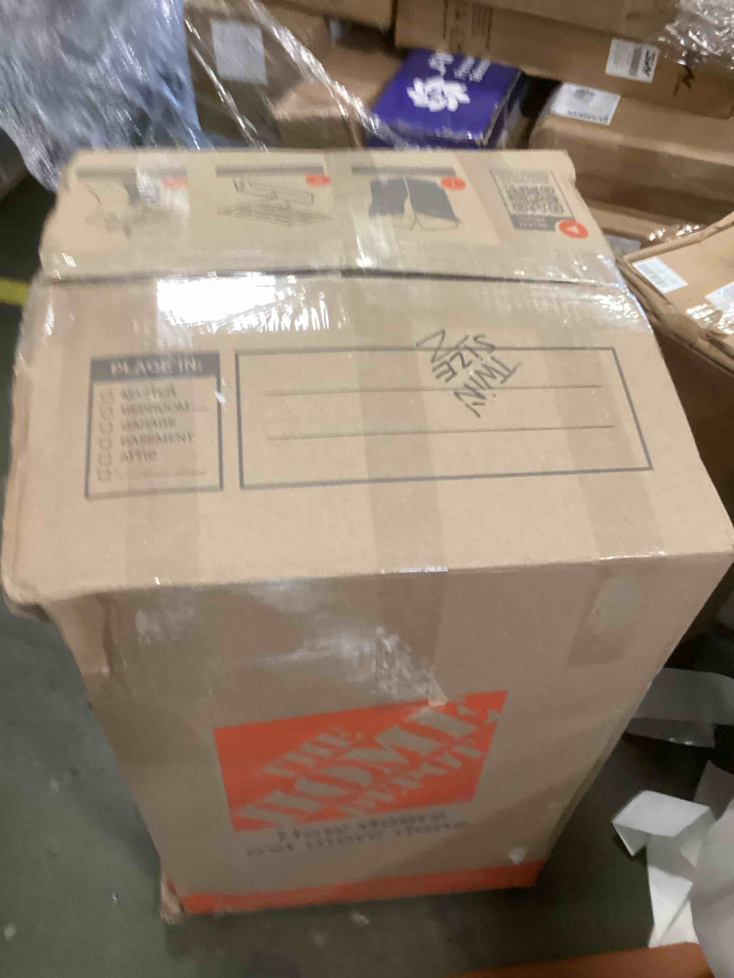 https://s3.amazonaws.com/lotting-images-prod/bidfta/PNK2237610_1743176379965.jpeg