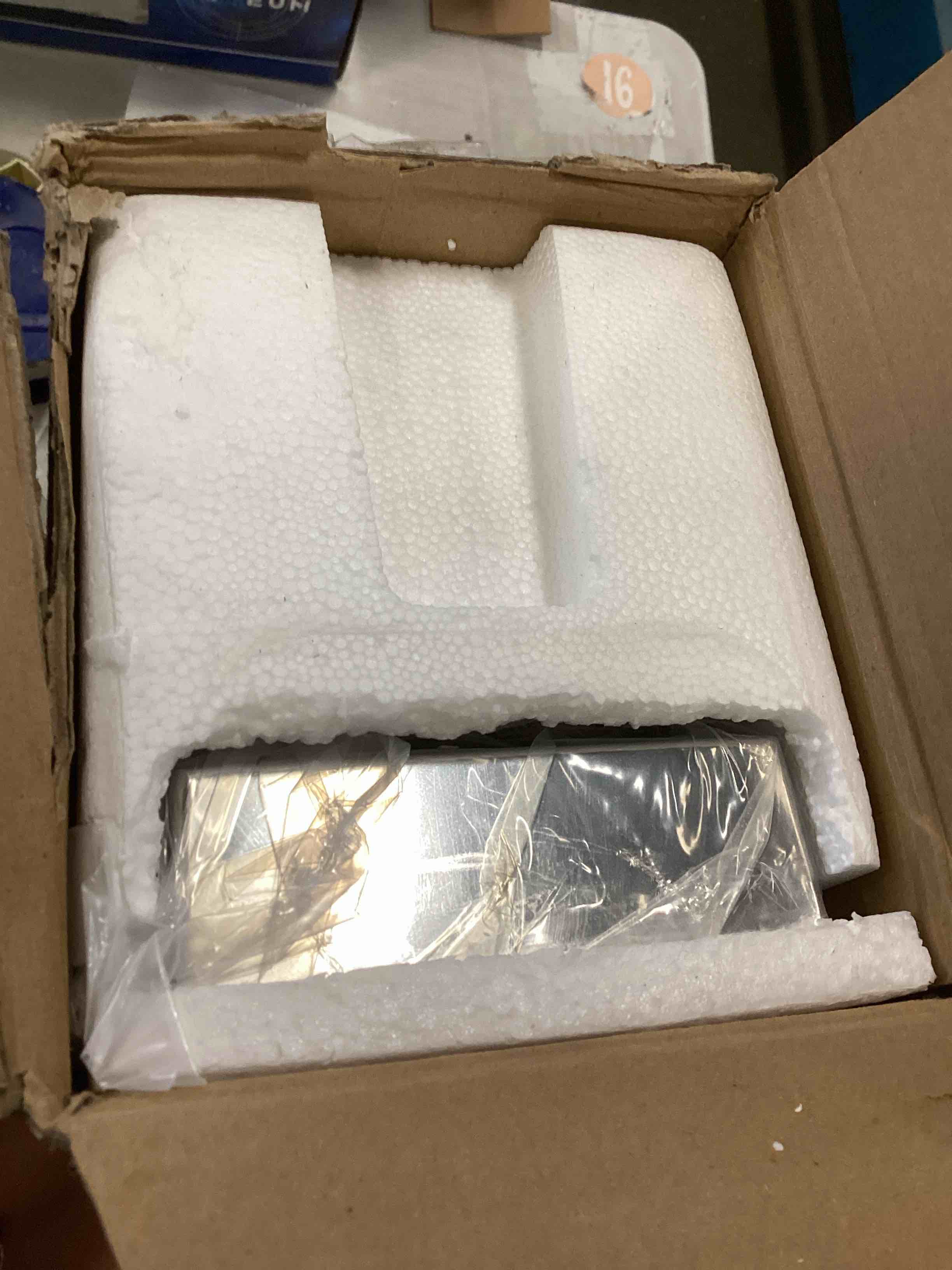 https://s3.amazonaws.com/lotting-images-prod/bidfta/PNK2237649_1743179745812.jpeg