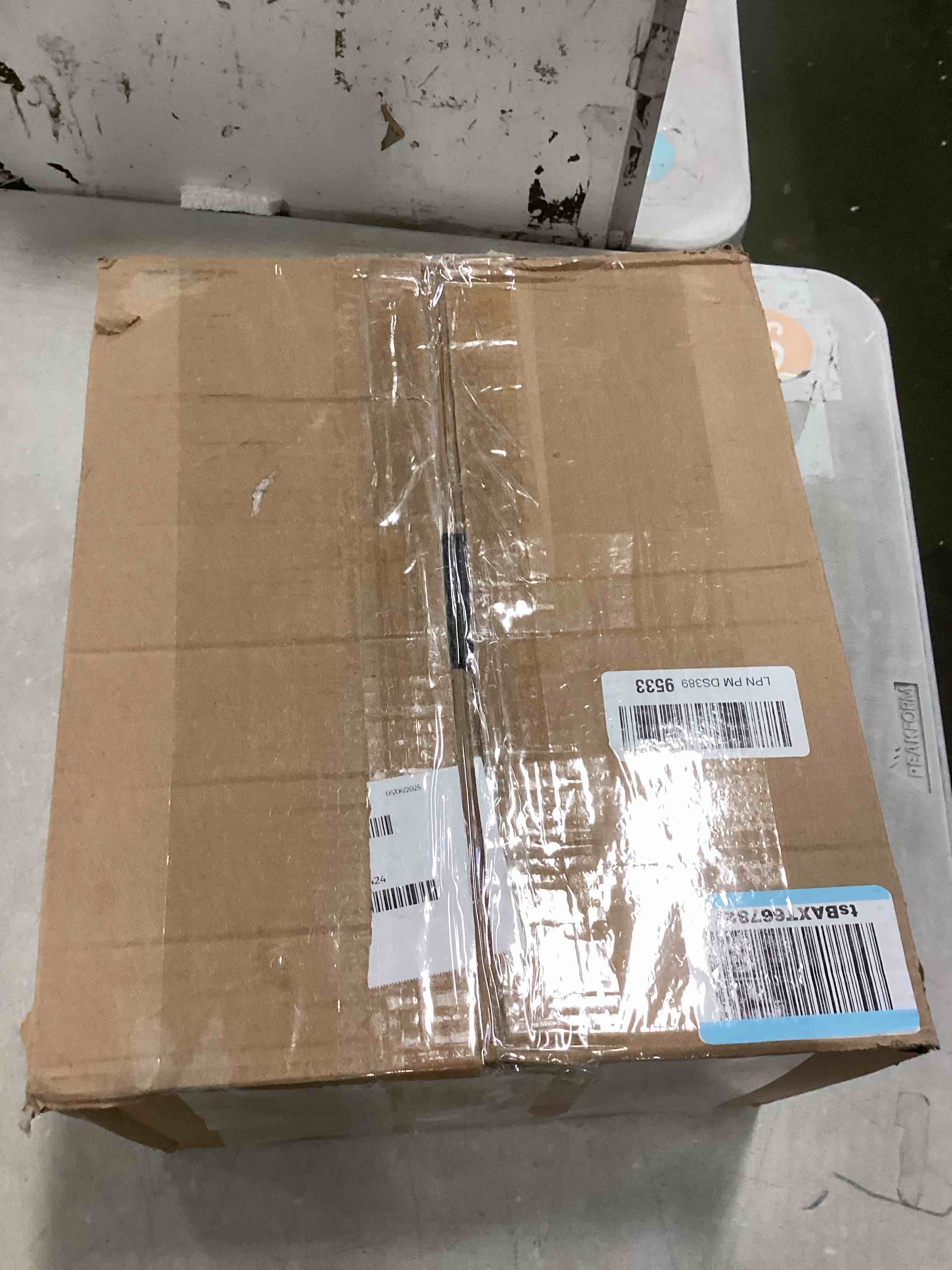 https://s3.amazonaws.com/lotting-images-prod/bidfta/PNK2237702_1743189608242.jpeg