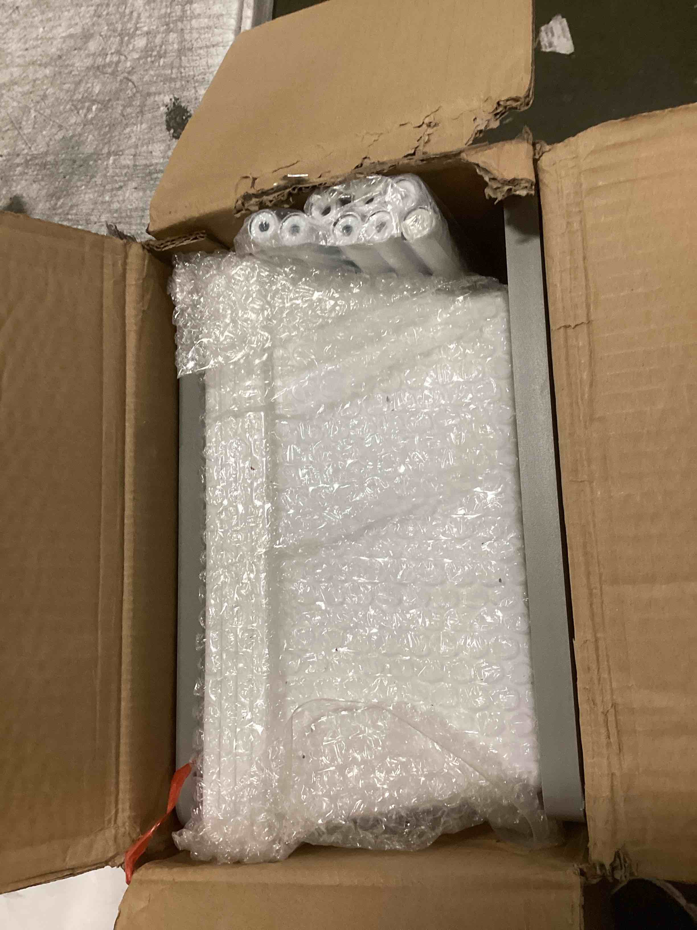 https://s3.amazonaws.com/lotting-images-prod/bidfta/PNK2238339_1743596183592.jpeg