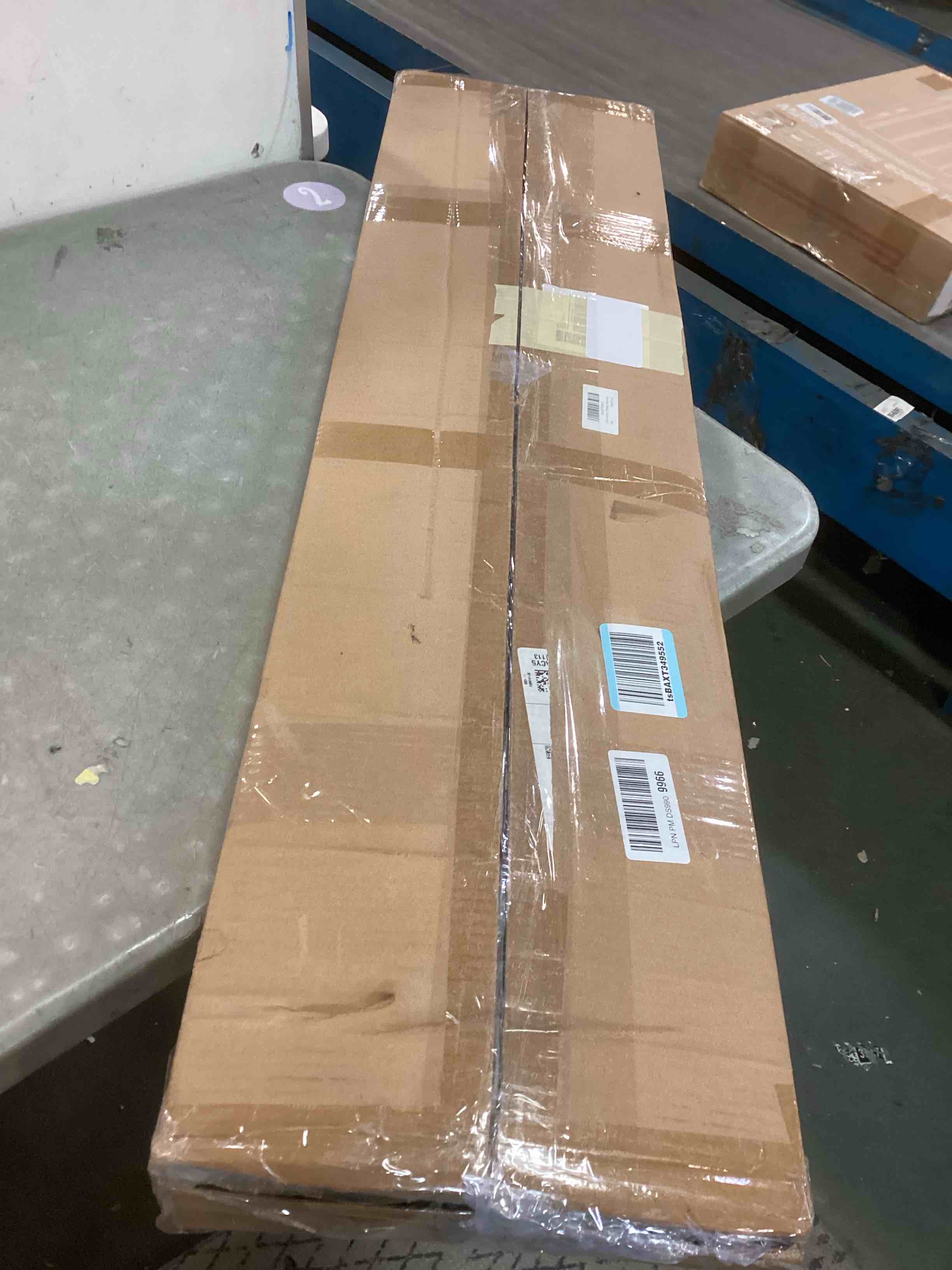 https://s3.amazonaws.com/lotting-images-prod/bidfta/PNK2239541_1743096491990.jpeg