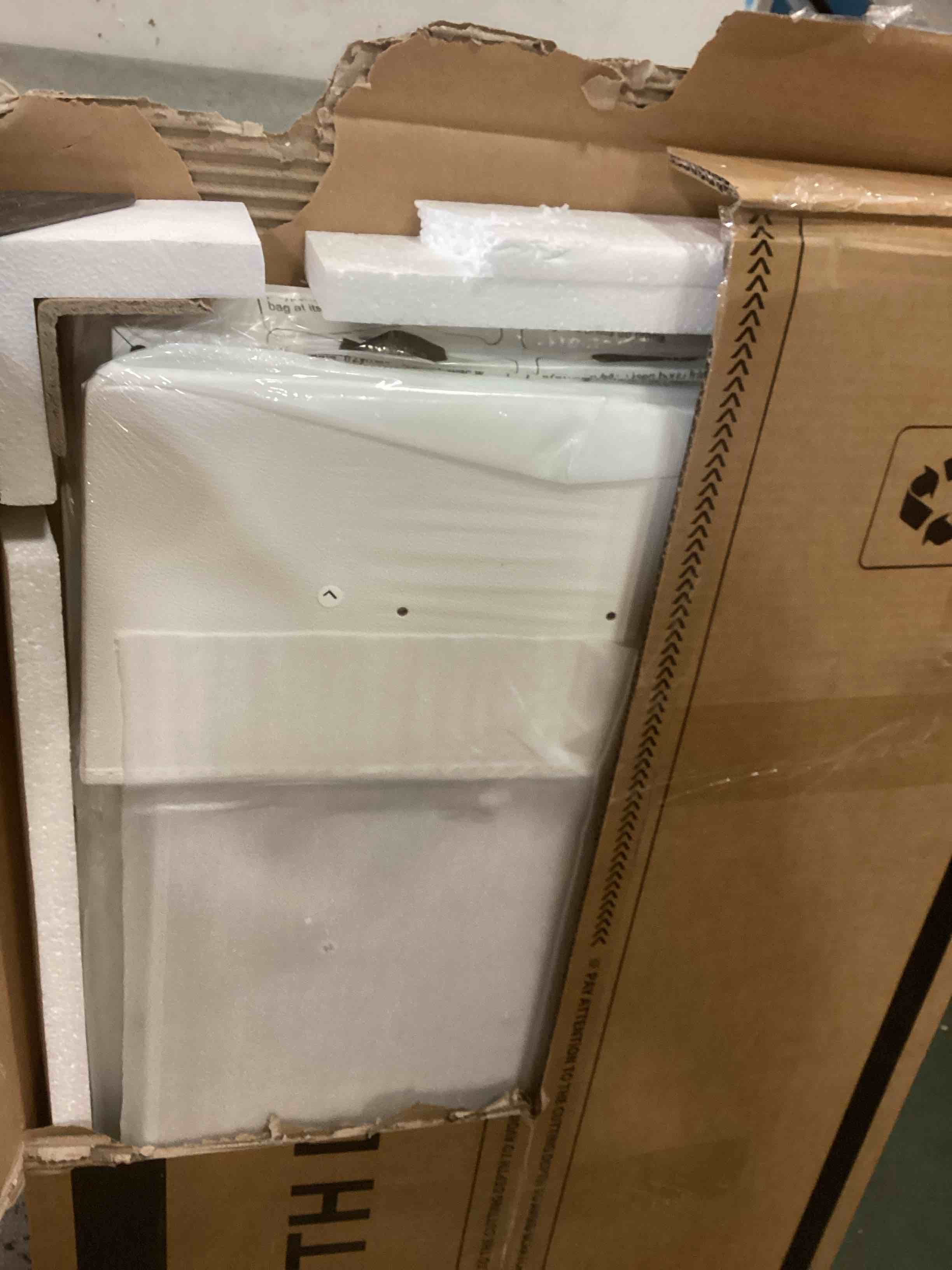 https://s3.amazonaws.com/lotting-images-prod/bidfta/PNK2239600_1743103628554.jpeg