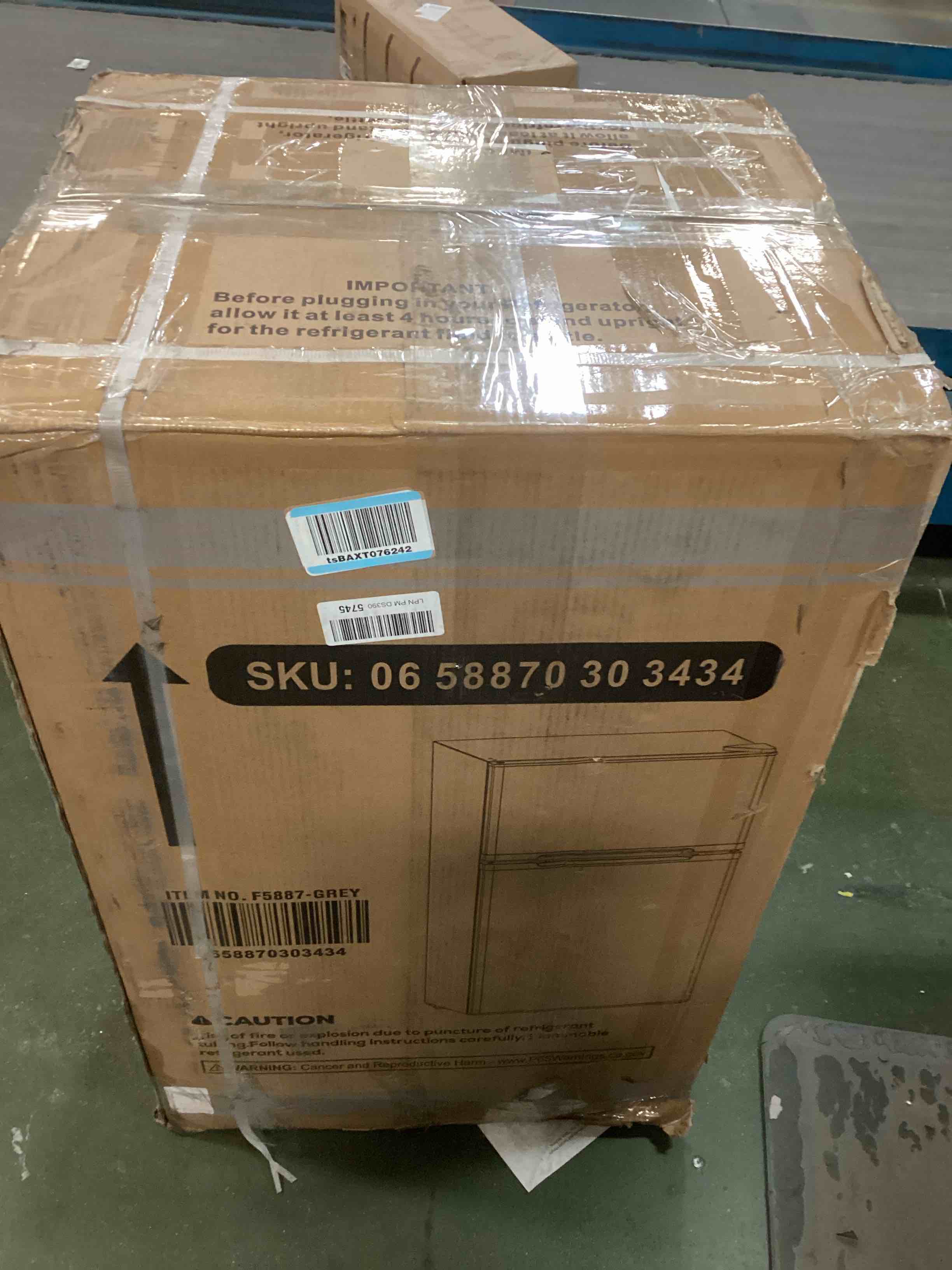 https://s3.amazonaws.com/lotting-images-prod/bidfta/PNK2239805_1743178498996.jpeg