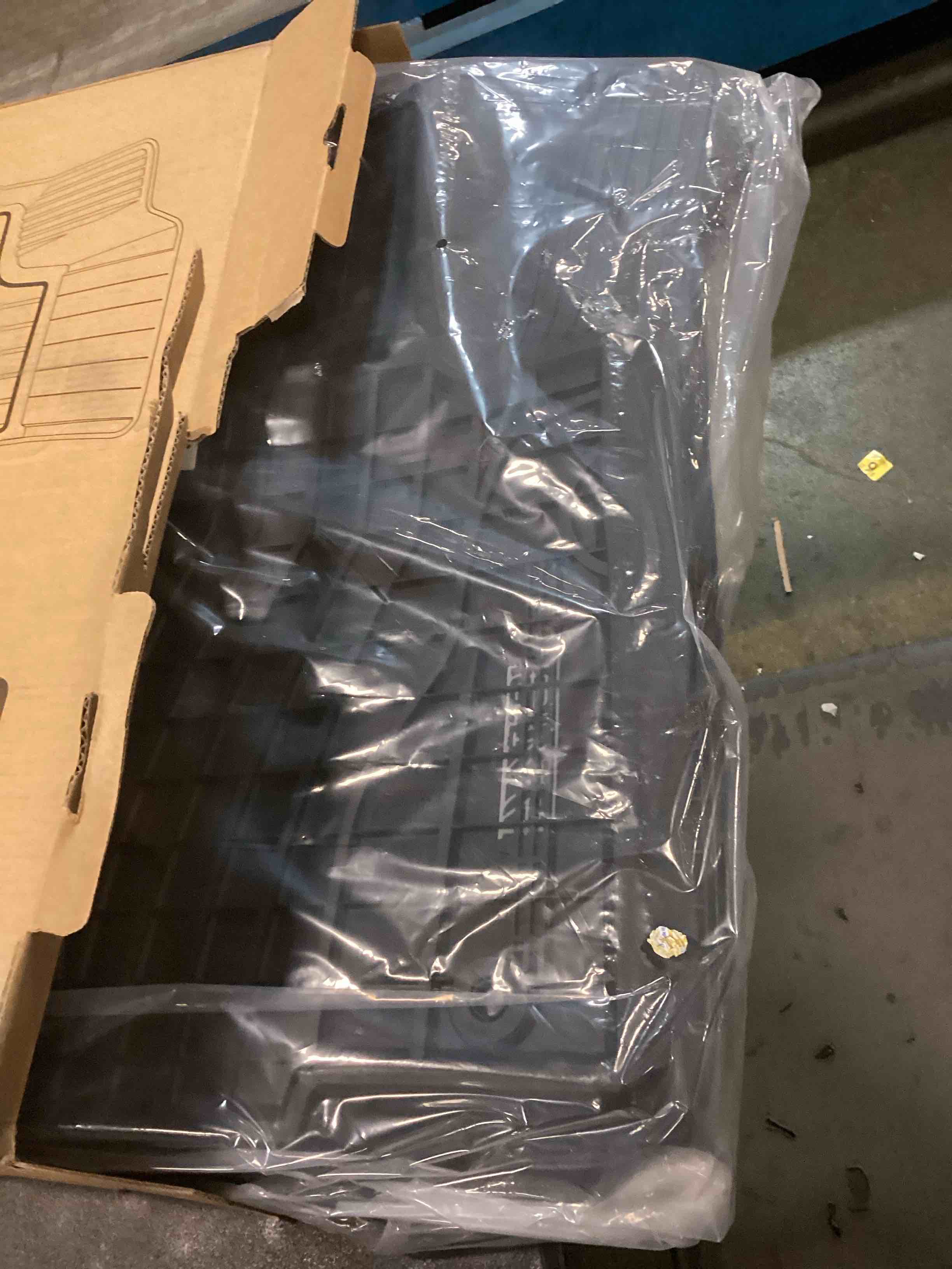 https://s3.amazonaws.com/lotting-images-prod/bidfta/PNK2240864_1743770860967.jpeg