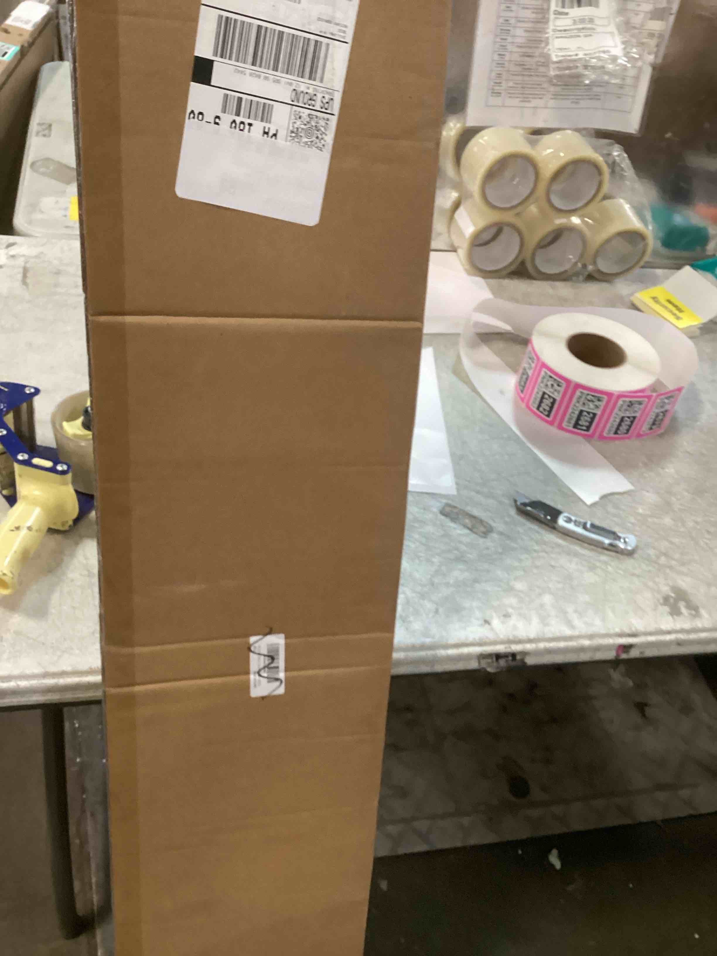https://s3.amazonaws.com/lotting-images-prod/bidfta/PNK2242679_1743179636054.jpeg