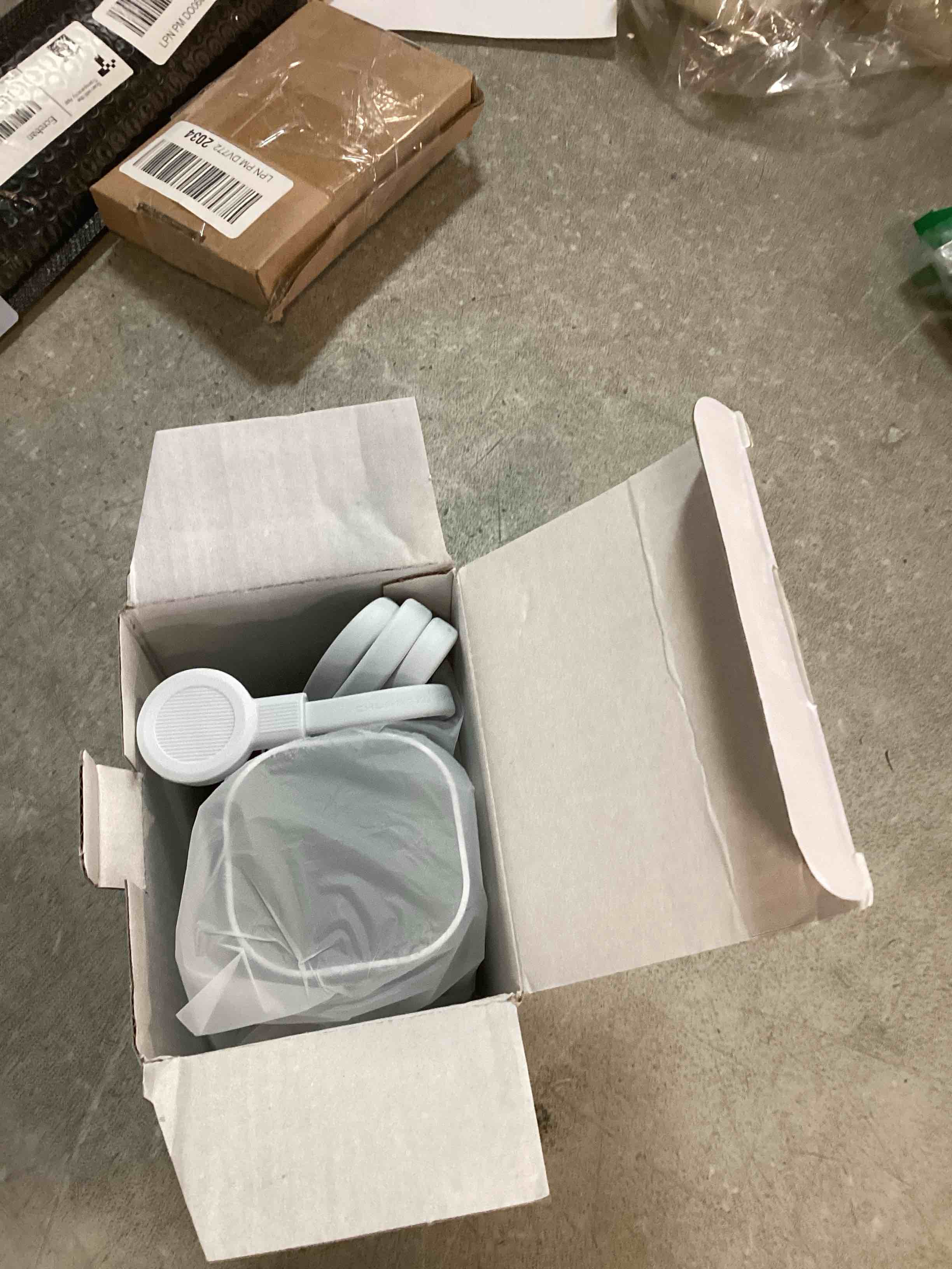https://s3.amazonaws.com/lotting-images-prod/bidfta/PNK2243410_1743608289306.jpeg