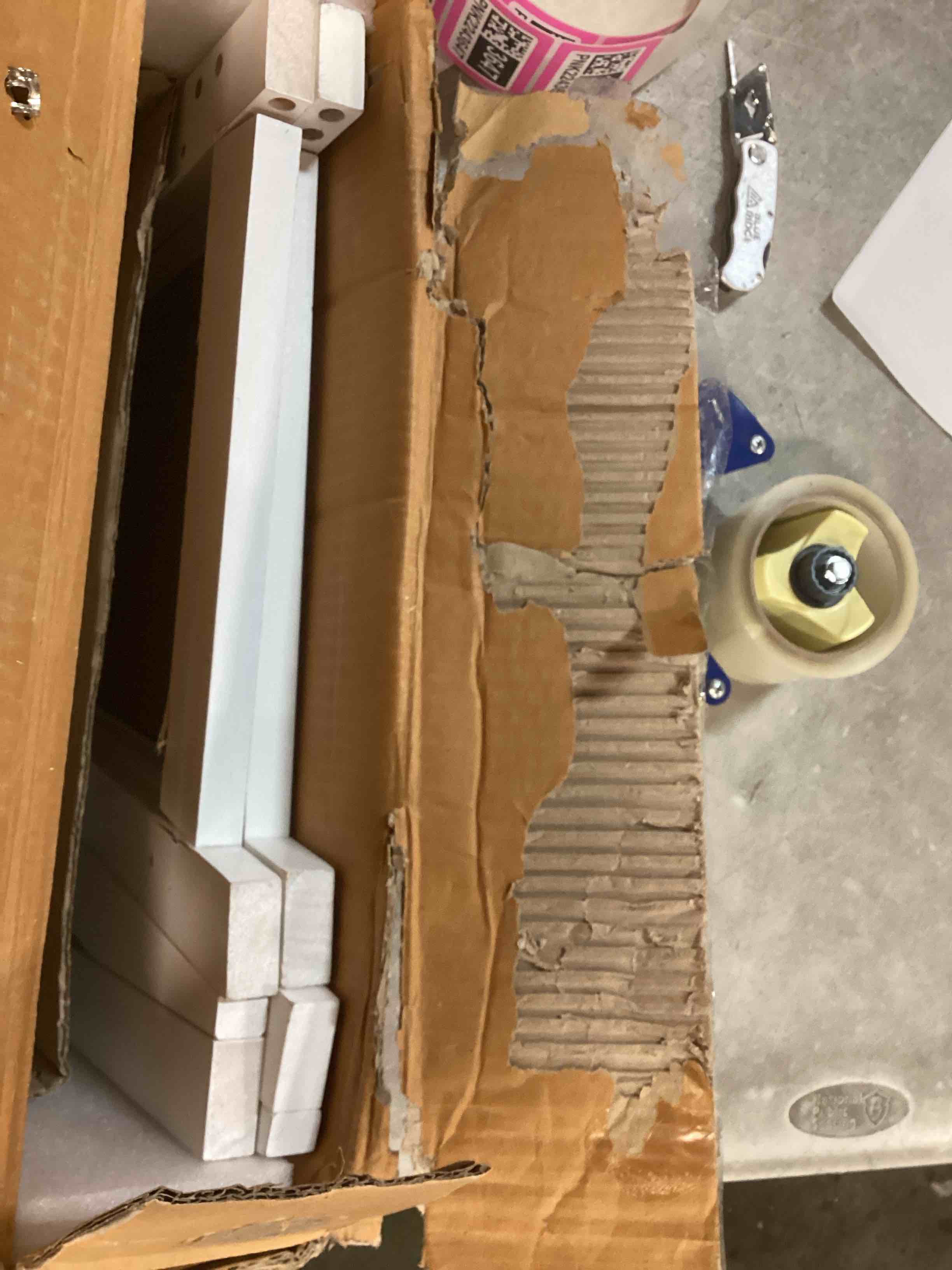 https://s3.amazonaws.com/lotting-images-prod/bidfta/PNK2243646_1743695191624.jpeg