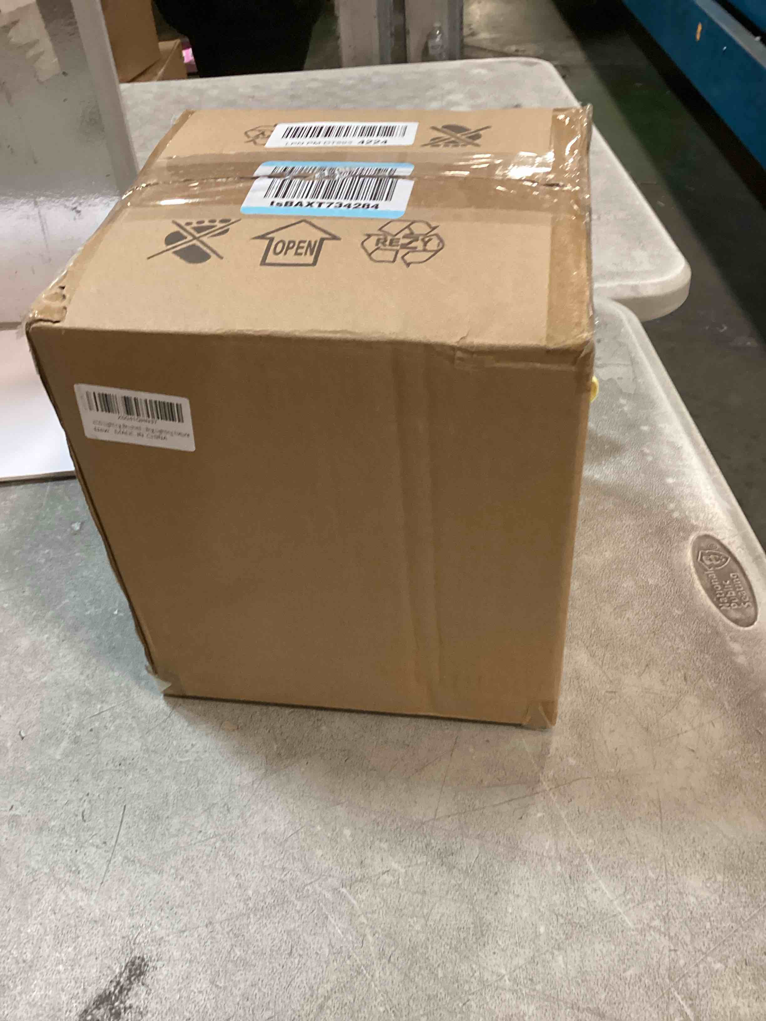 https://s3.amazonaws.com/lotting-images-prod/bidfta/PNK2243780_1743768760858.jpeg