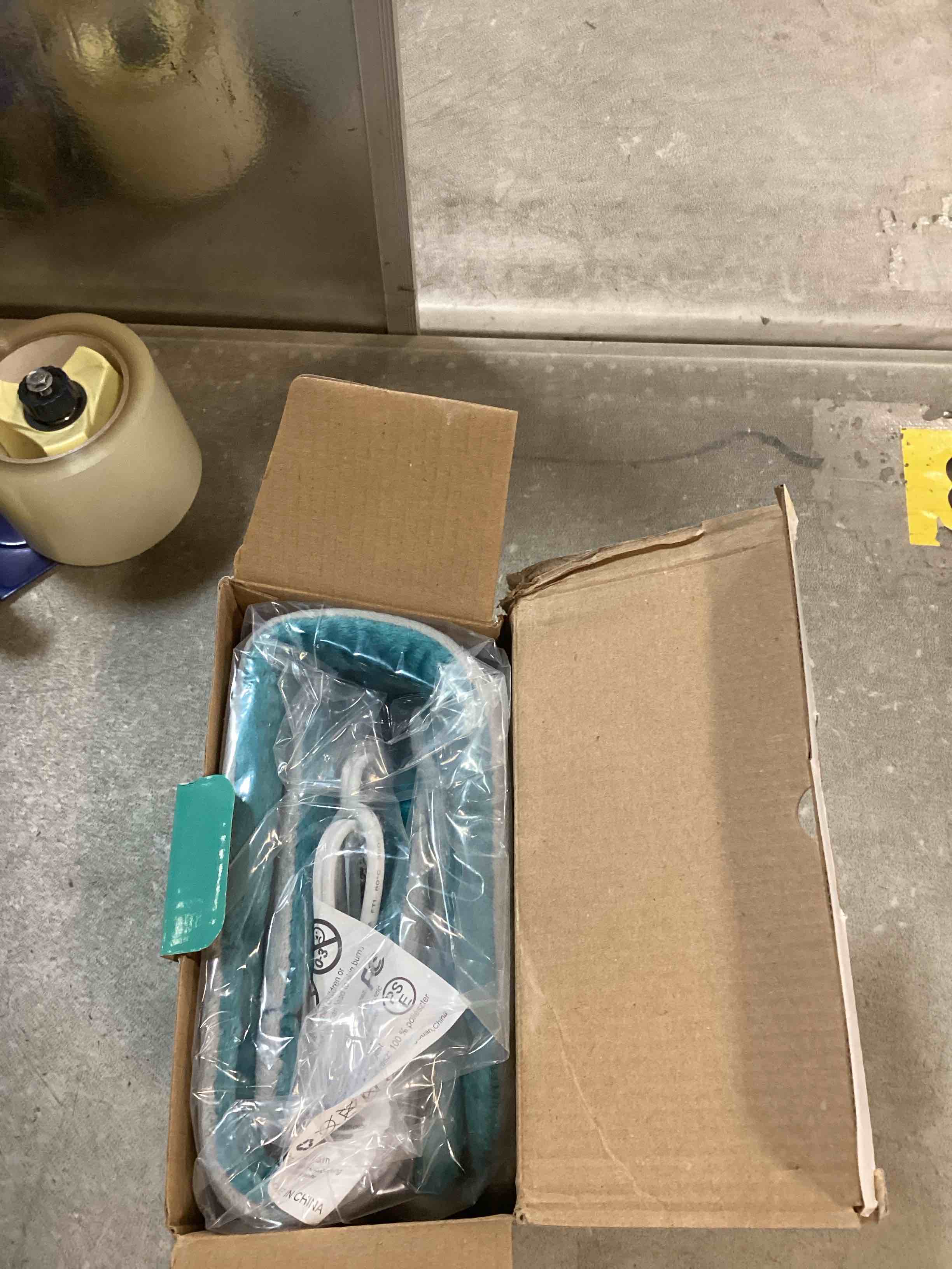 https://s3.amazonaws.com/lotting-images-prod/bidfta/PNK2243834_1743773536999.jpeg