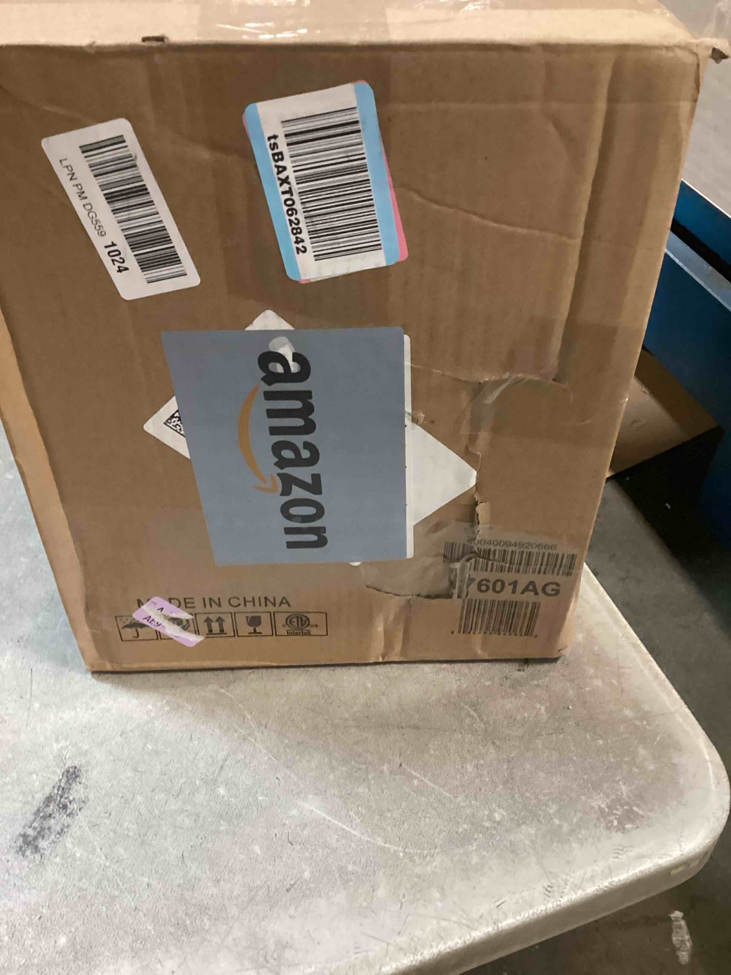 https://s3.amazonaws.com/lotting-images-prod/bidfta/PNK2244001_1743796665093.jpeg