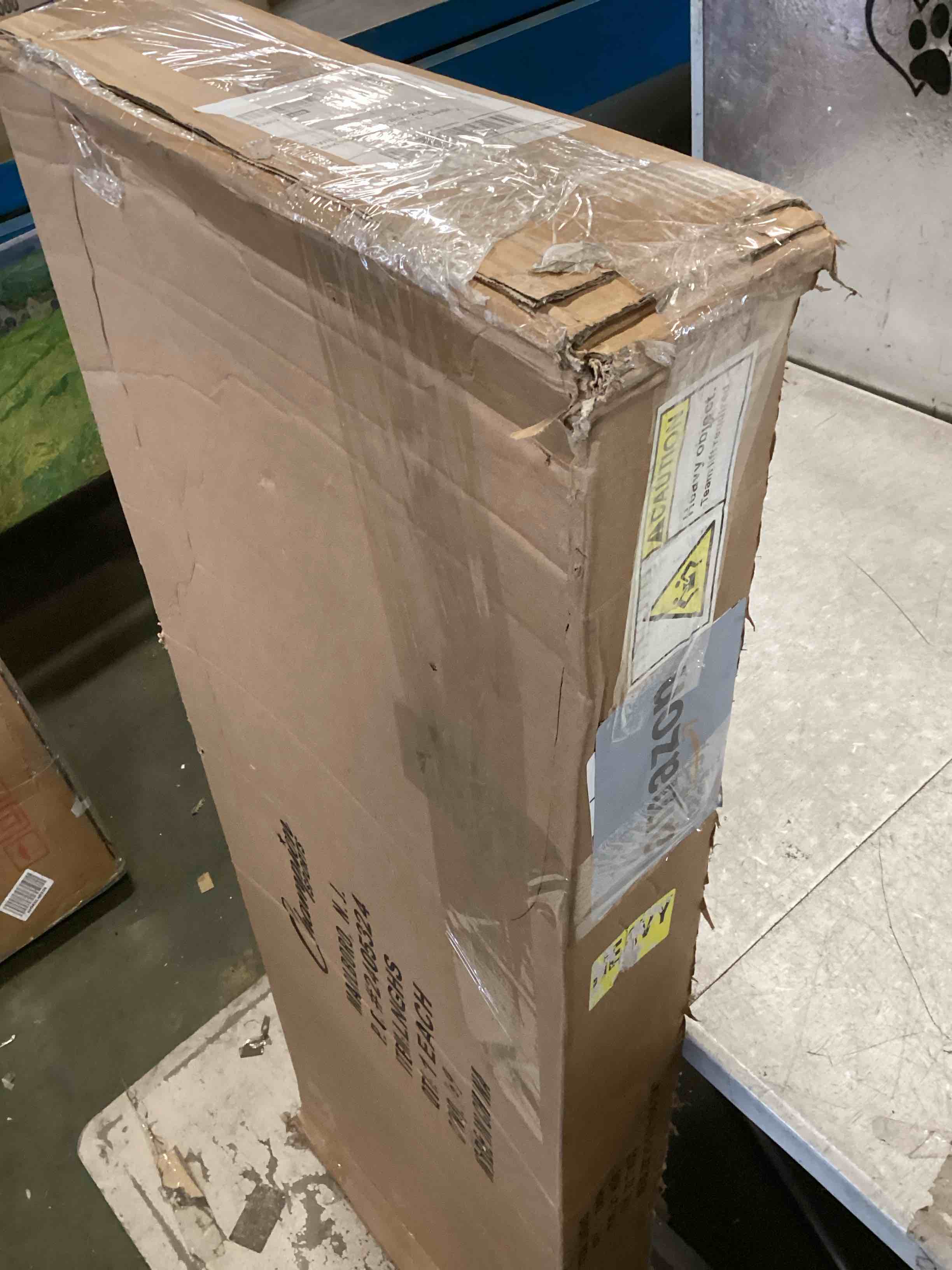 https://s3.amazonaws.com/lotting-images-prod/bidfta/PNK2246080_1743086832803.jpeg