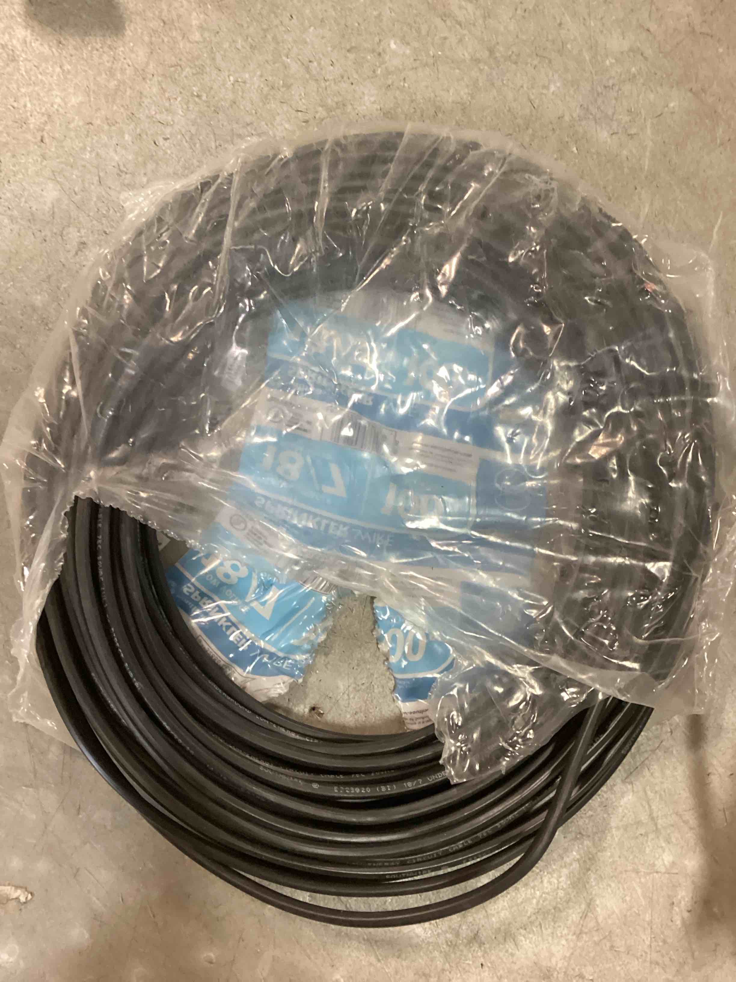 https://s3.amazonaws.com/lotting-images-prod/bidfta/PNK2246906_1743528842981.jpeg