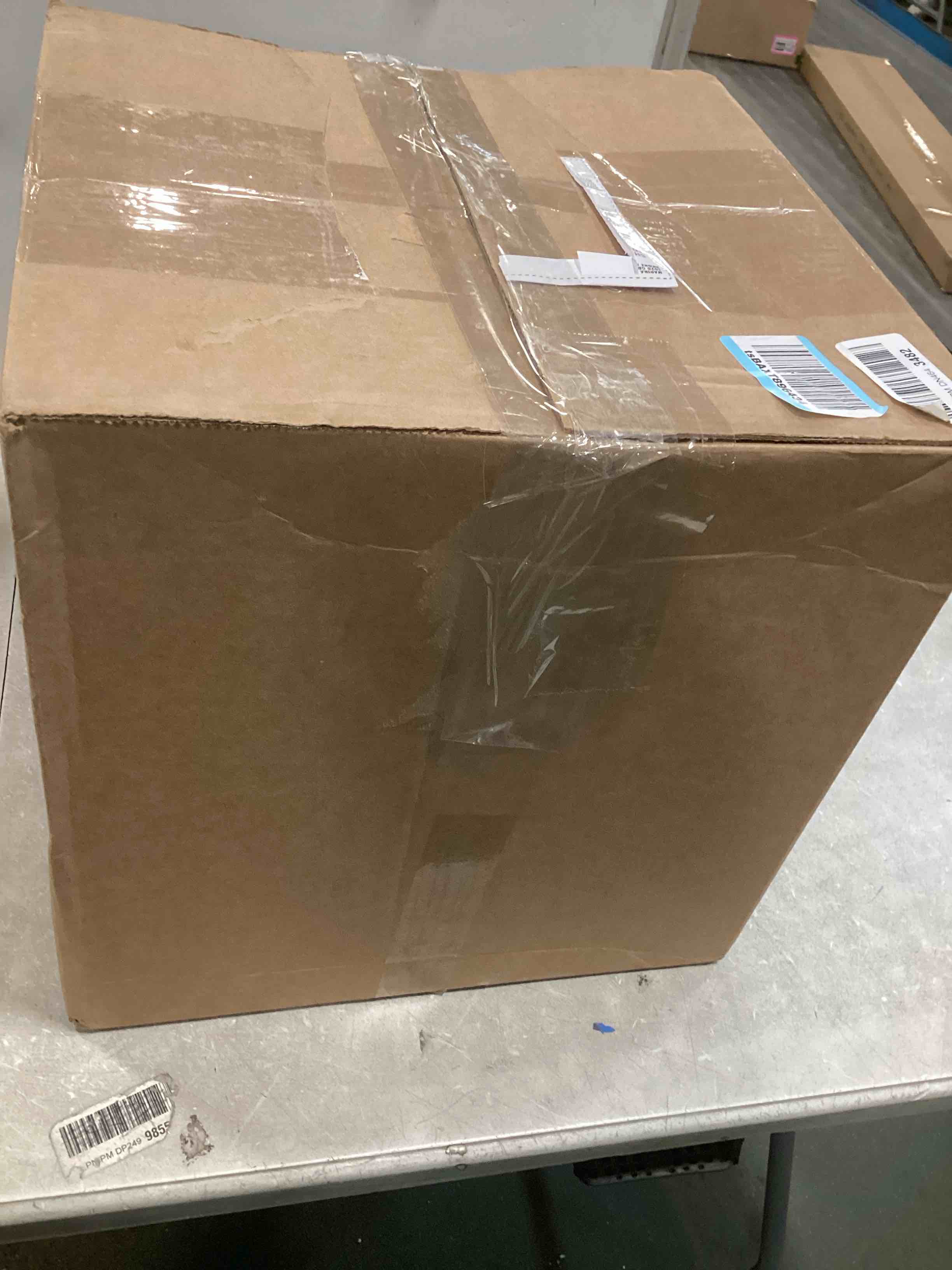 https://s3.amazonaws.com/lotting-images-prod/bidfta/PNK2247528_1744028194796.jpeg