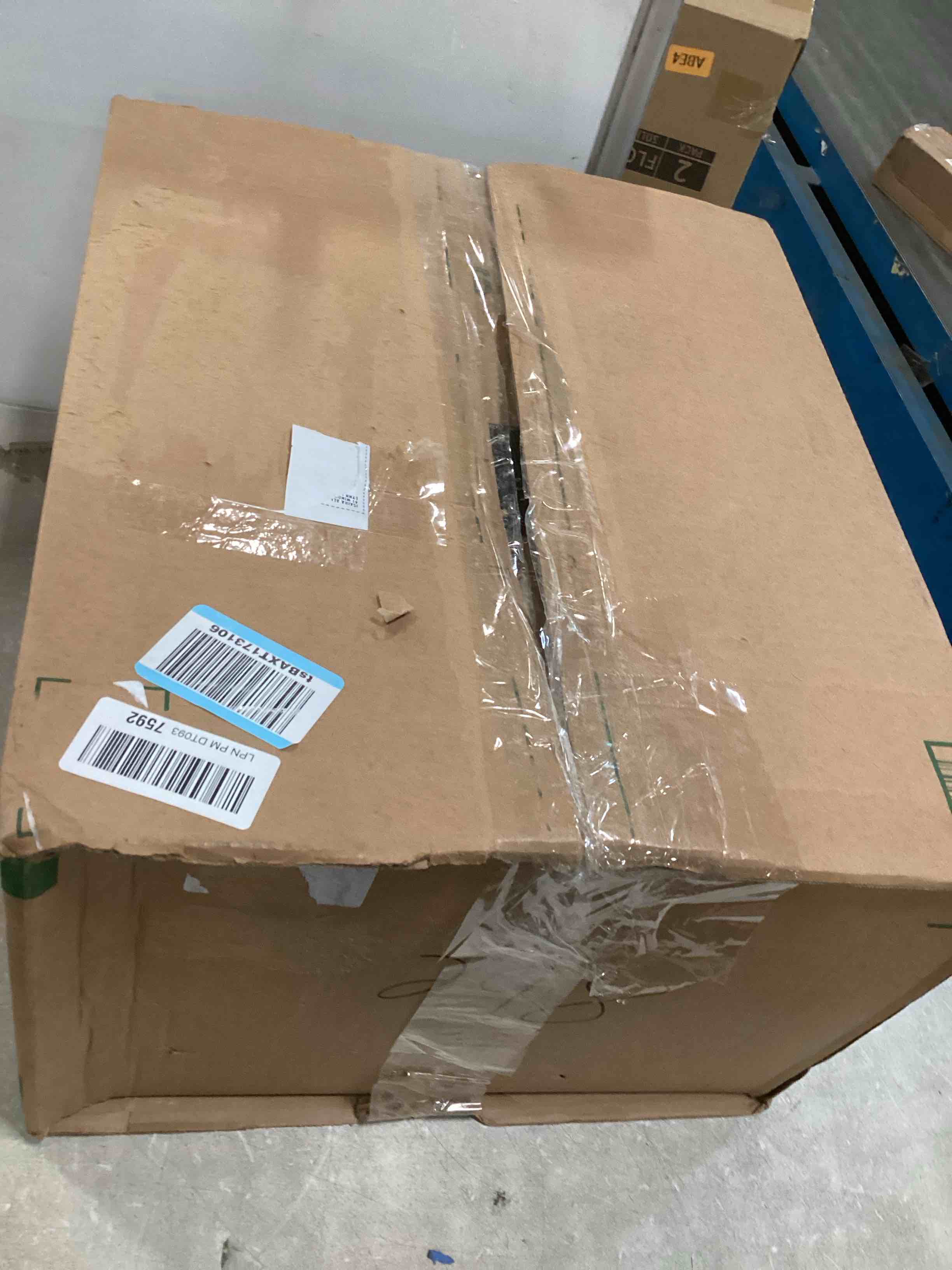 https://s3.amazonaws.com/lotting-images-prod/bidfta/PNK2247608_1744038489540.jpeg