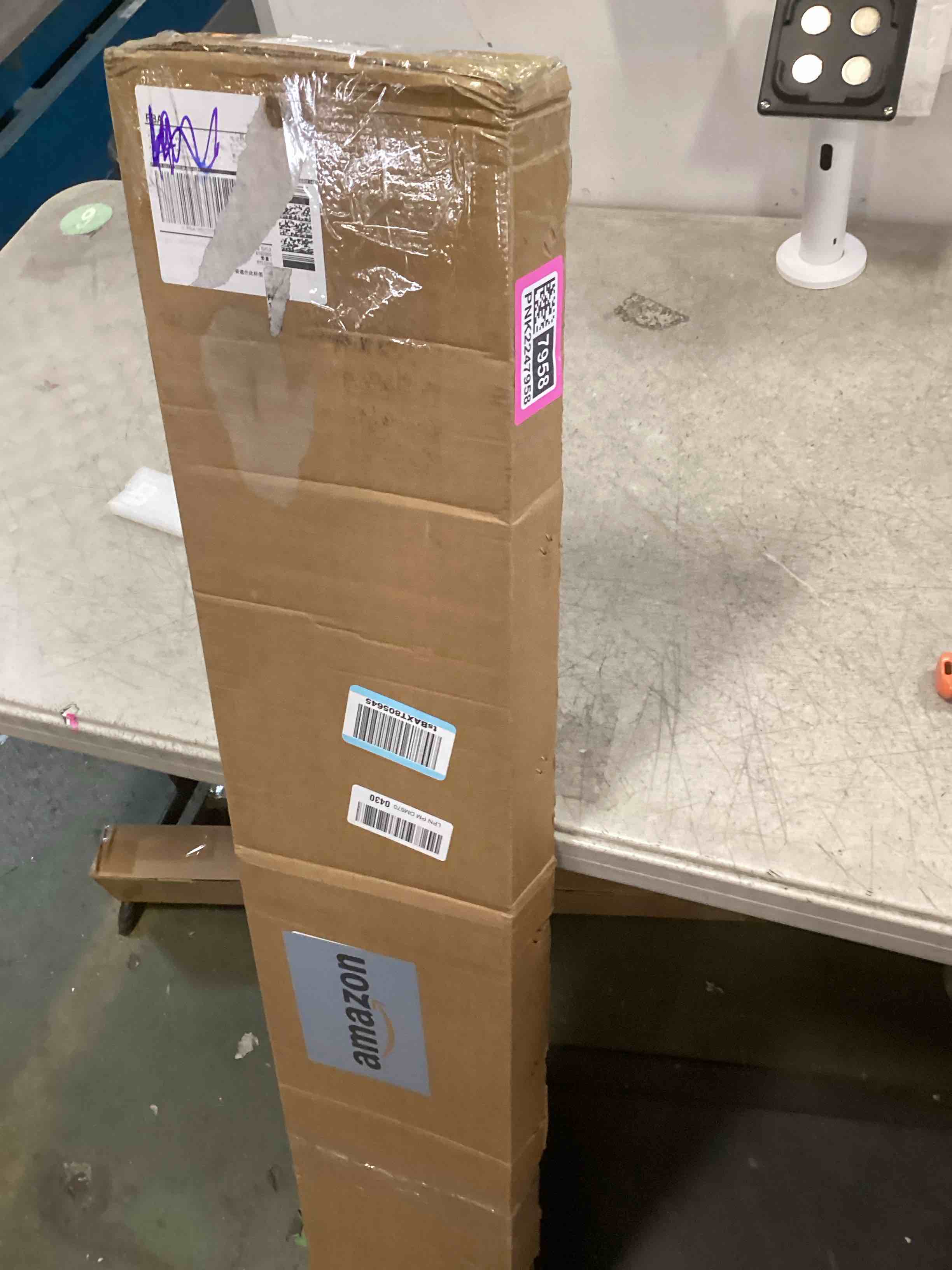 https://s3.amazonaws.com/lotting-images-prod/bidfta/PNK2247958_1744206596633.jpeg
