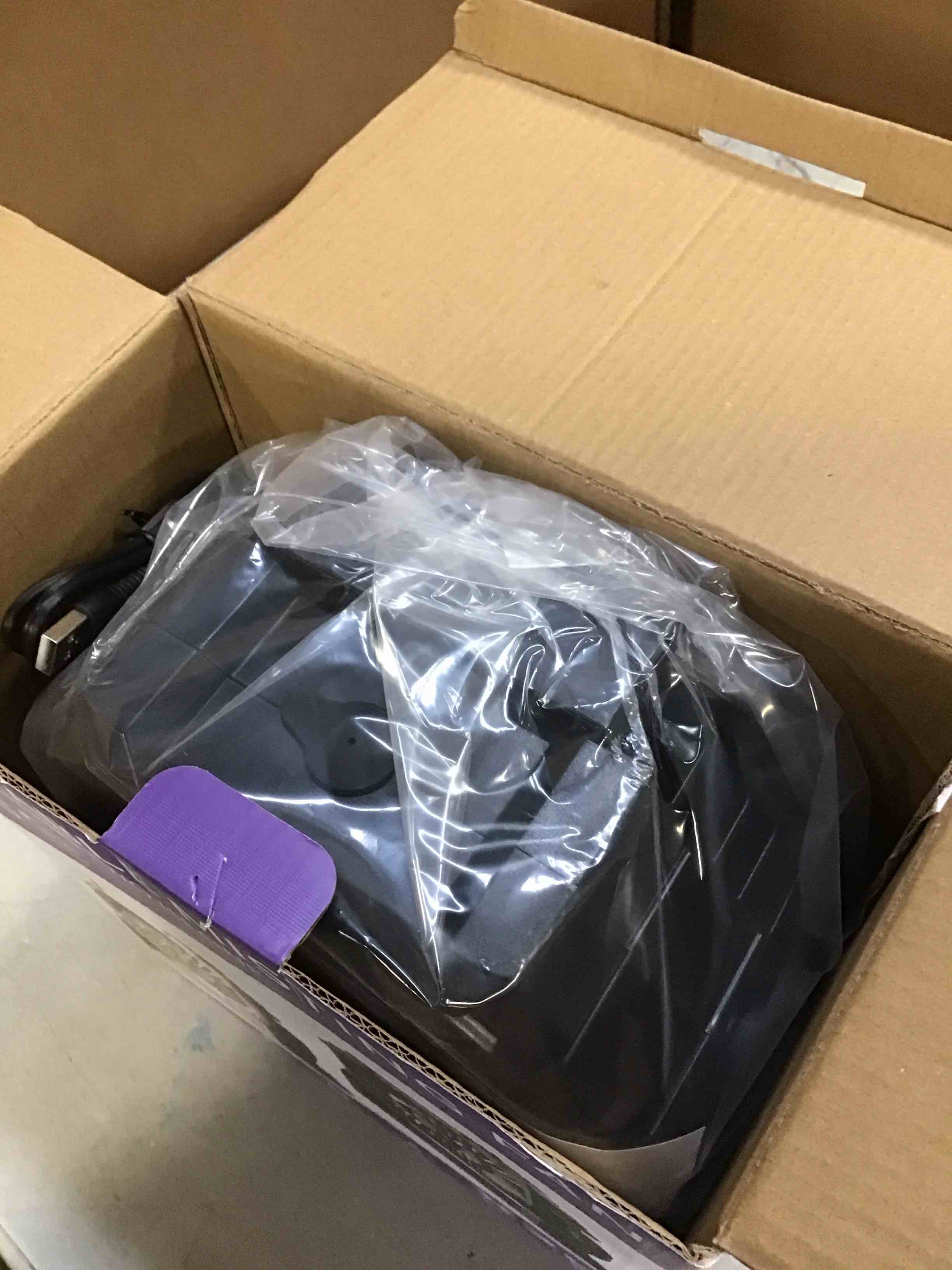 https://s3.amazonaws.com/lotting-images-prod/bidfta/PNK2248037_1739292468551.jpeg