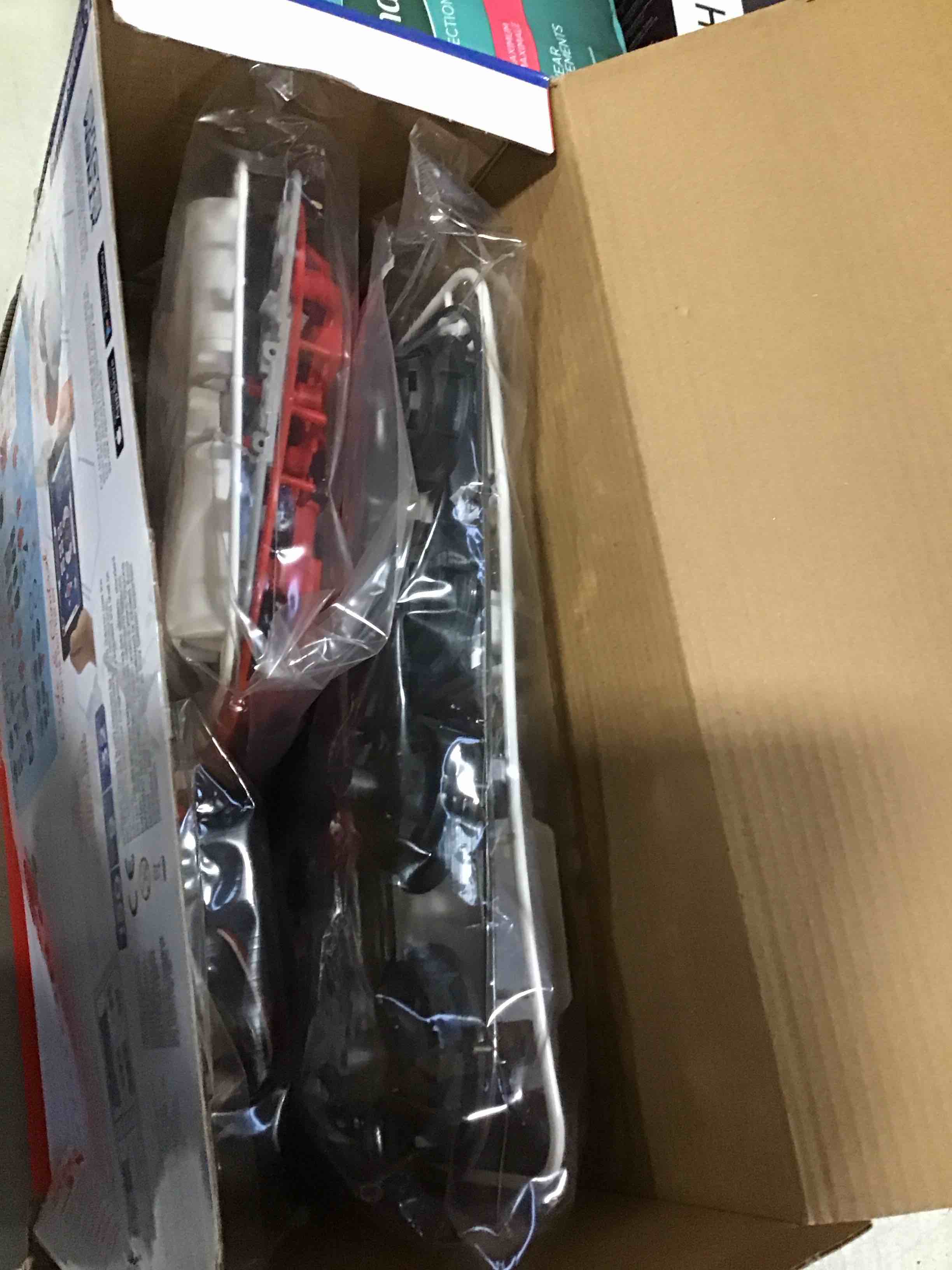 https://s3.amazonaws.com/lotting-images-prod/bidfta/PNK2248204_1739365924117.jpeg