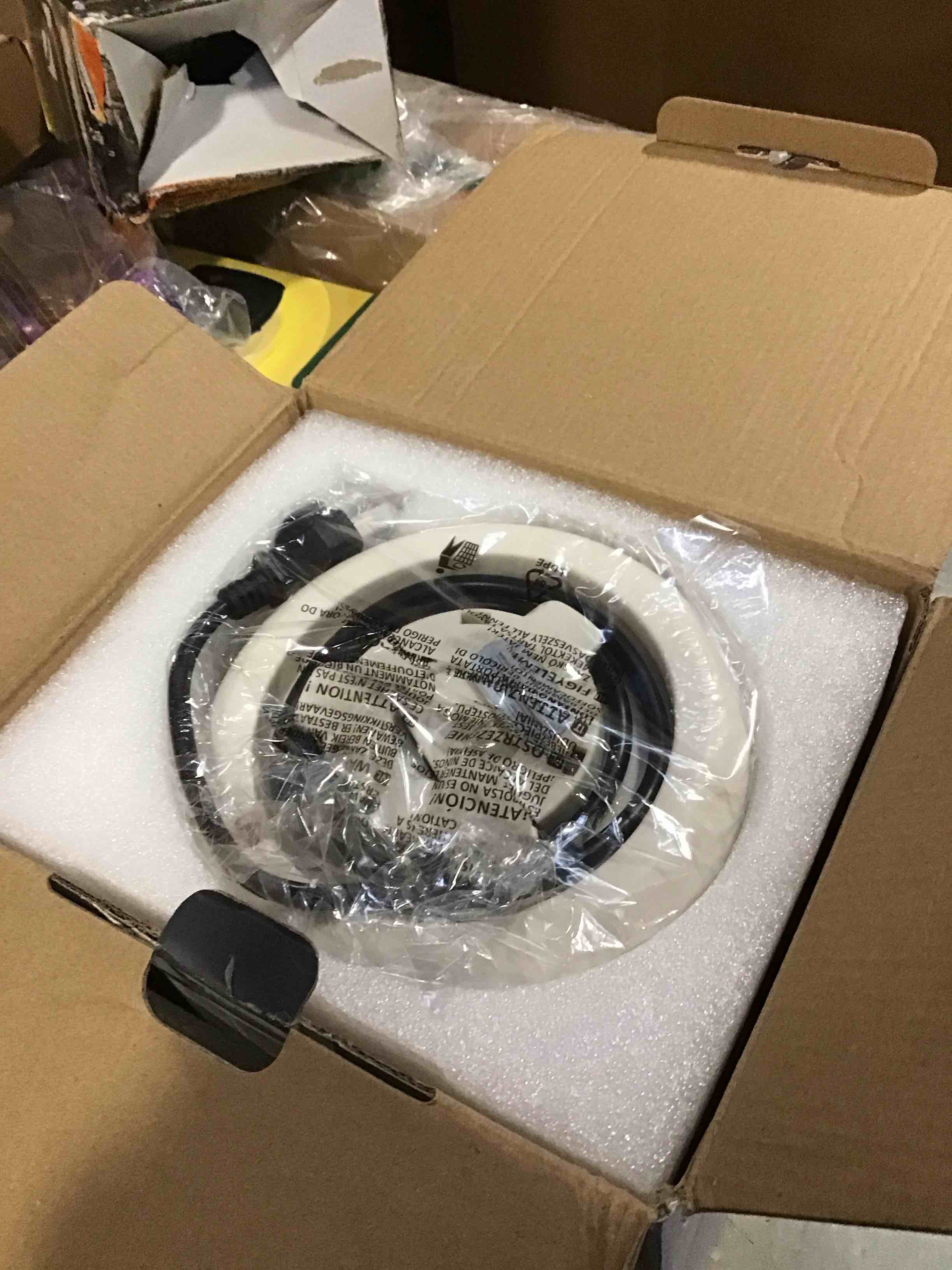 https://s3.amazonaws.com/lotting-images-prod/bidfta/PNK2248229_1739367782805.jpeg