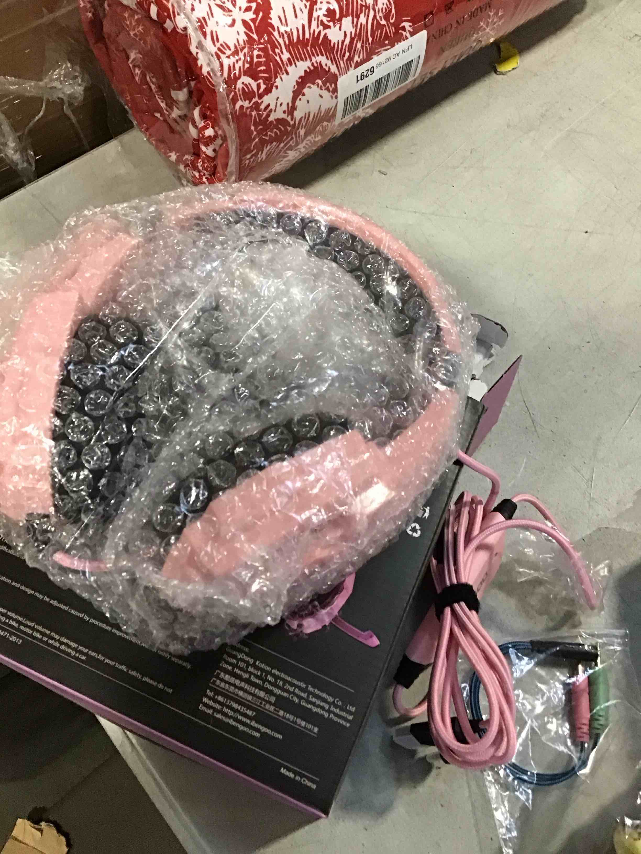 https://s3.amazonaws.com/lotting-images-prod/bidfta/PNK2248261_1739369996297.jpeg