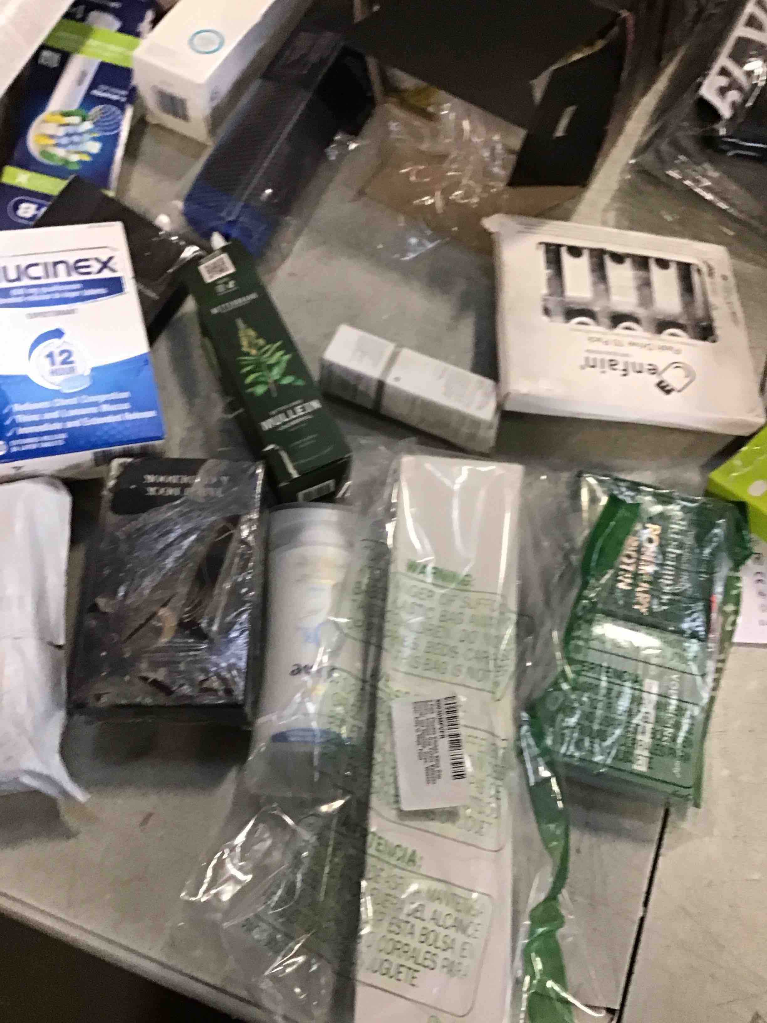 ASSORTED OF MICSELLANIUS INCLUDED, PHILIPS SONICARE, CLASSIC CASE, EXPOMARKERS, BROTHER INJOBELLA,AND MORE ( may varie product)) 