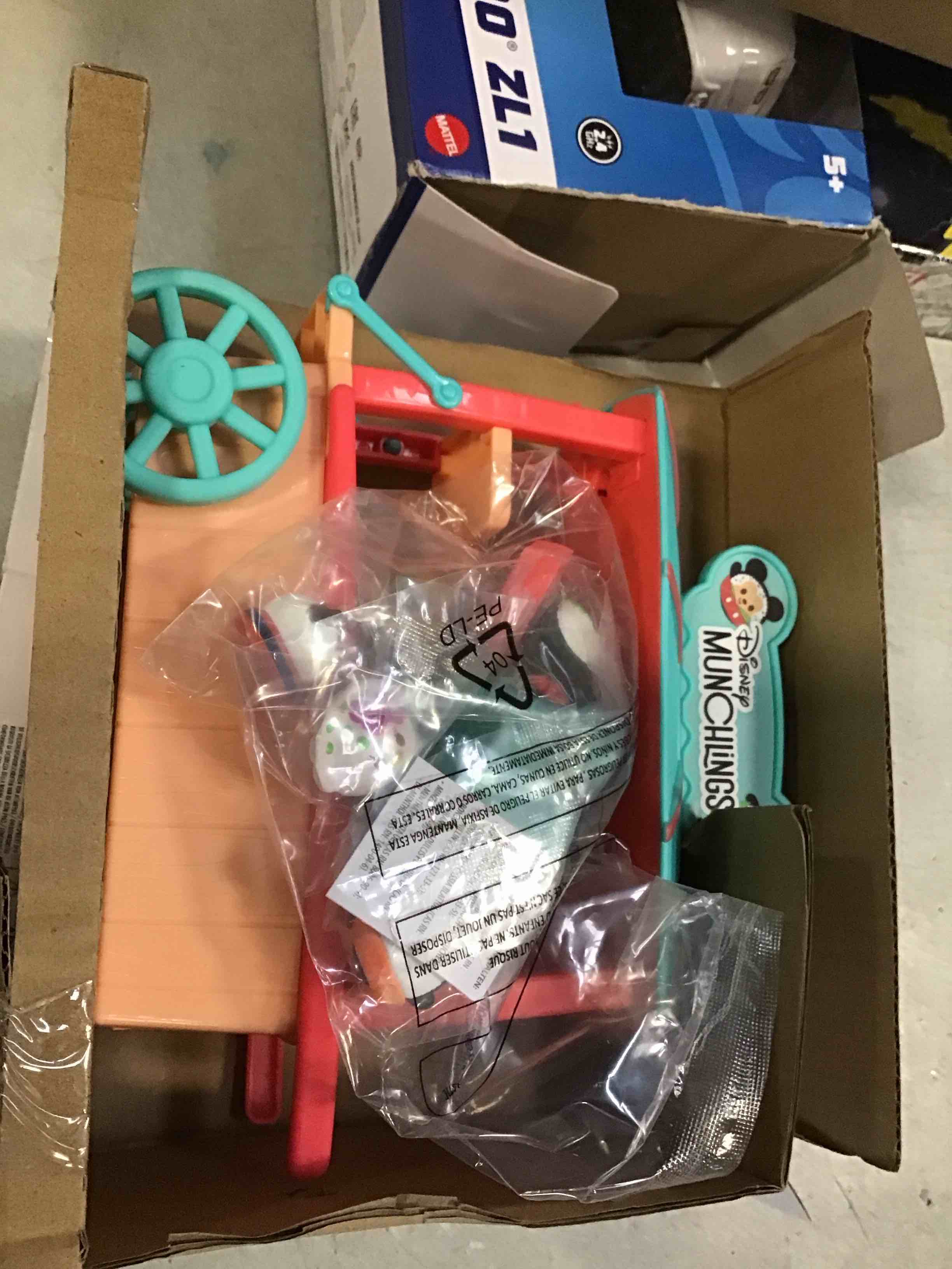 https://s3.amazonaws.com/lotting-images-prod/bidfta/PNK2248460_1739391877903.jpeg