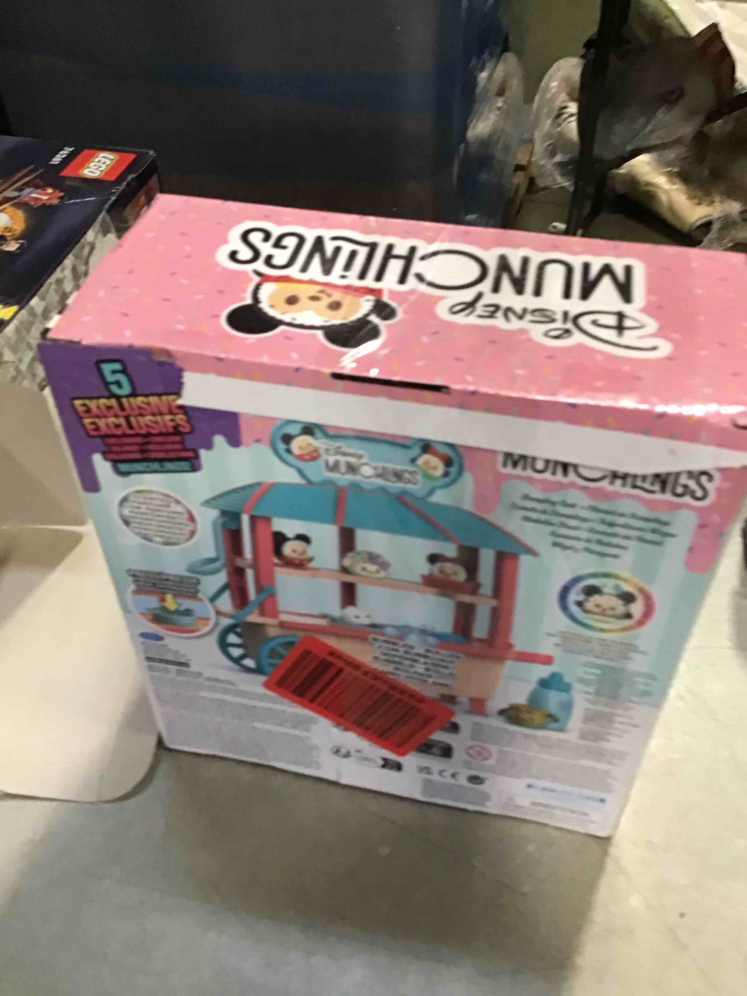 https://s3.amazonaws.com/lotting-images-prod/bidfta/PNK2248460_1739391913359.jpeg