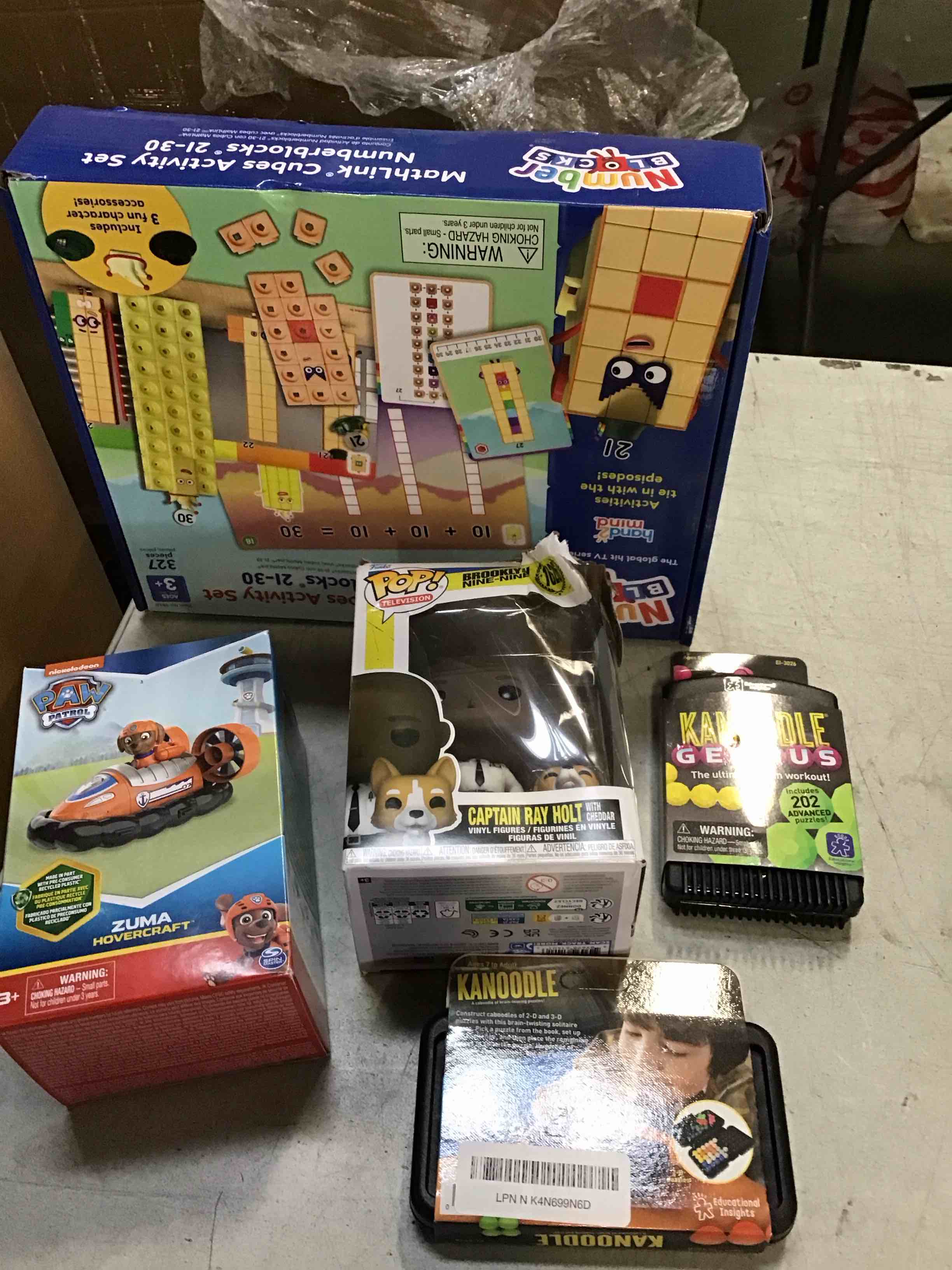 ASSORTED OF (5TOYS ) BOYS AND GIRLS ( MAY VARIE STYLES) 