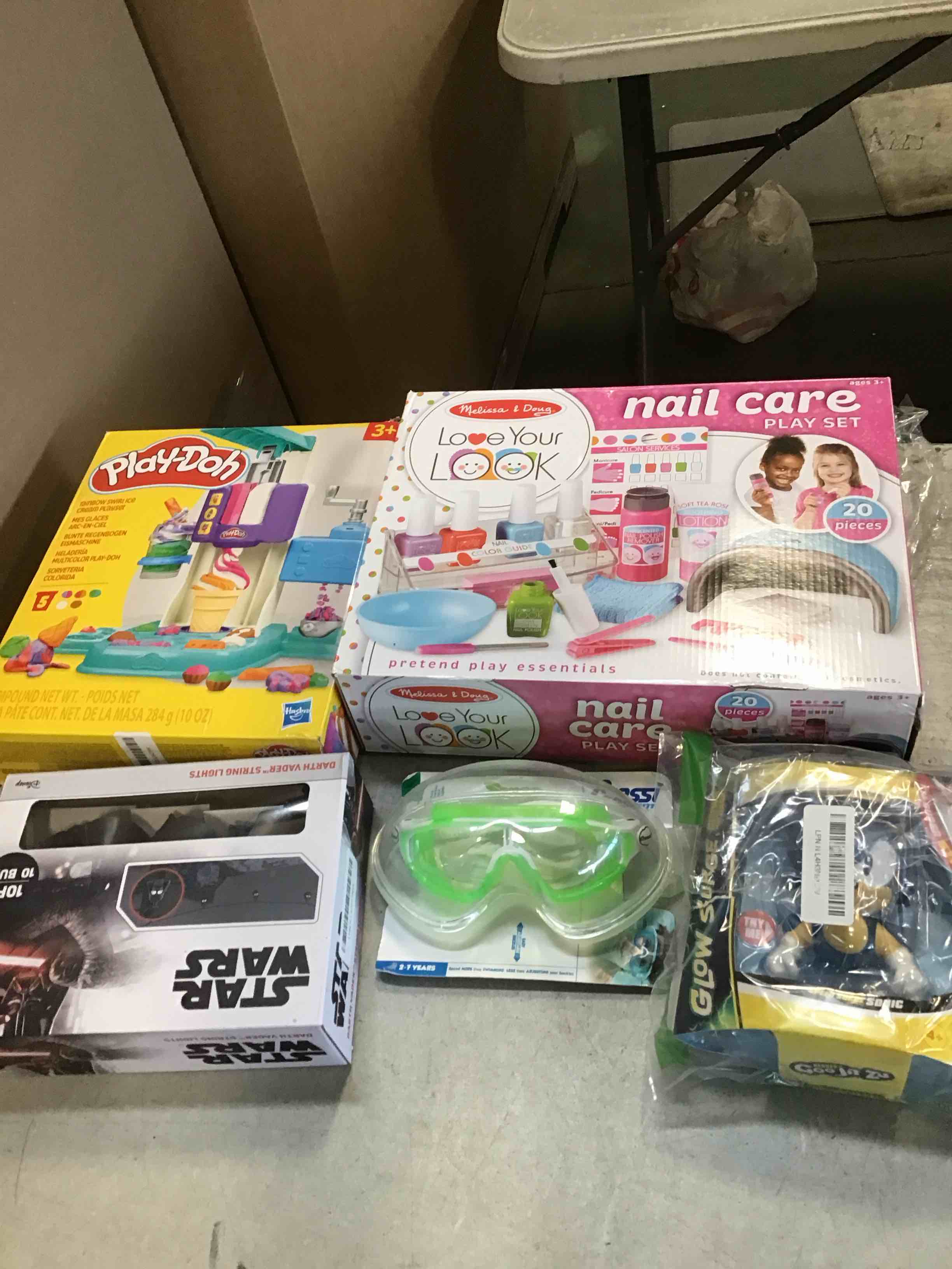ASSORTED OF(5)) TOYS BOYS AND GIRLS MAY VARIE STYLES