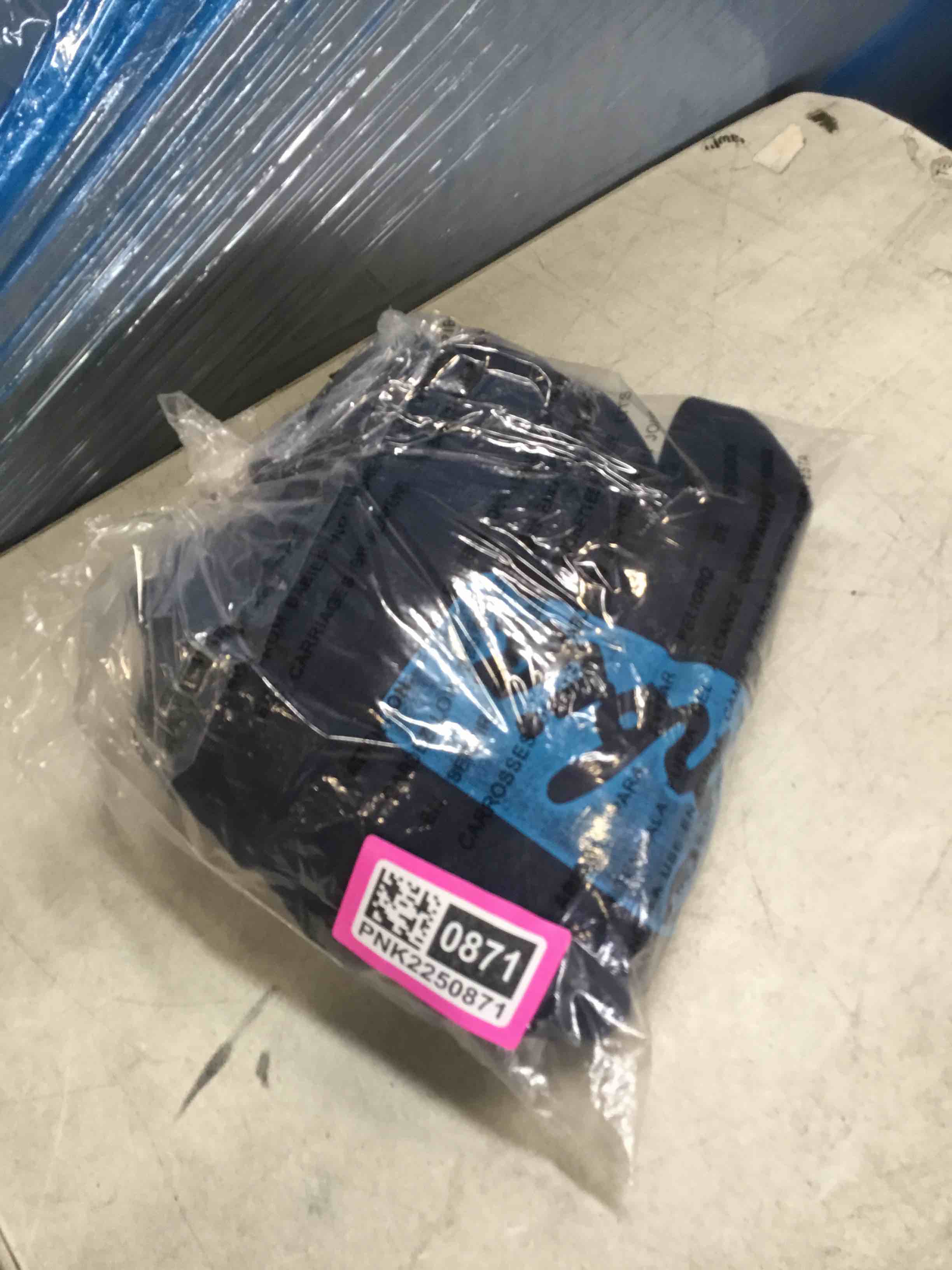 https://s3.amazonaws.com/lotting-images-prod/bidfta/PNK2250871_1740421806991.jpeg
