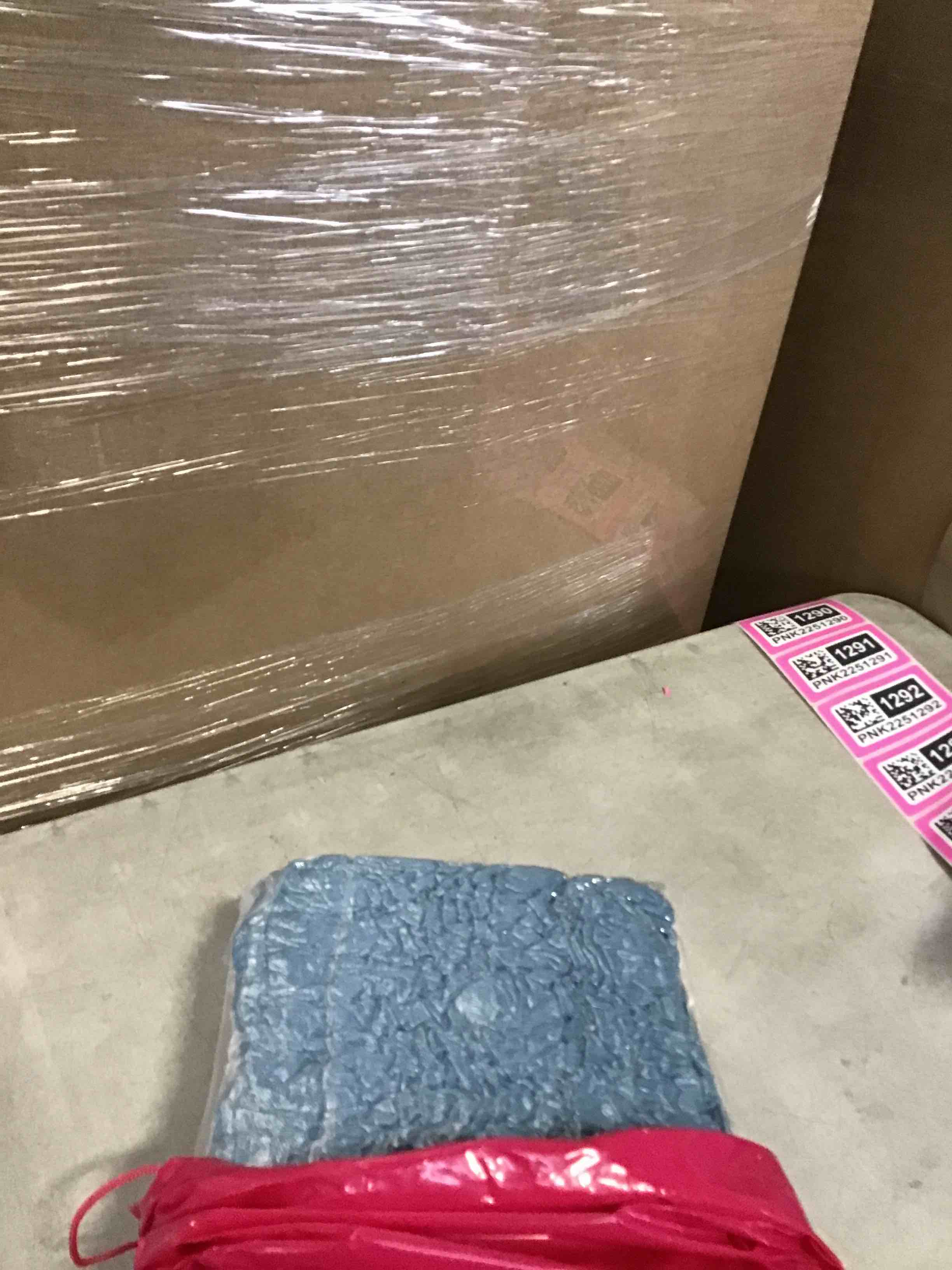 https://s3.amazonaws.com/lotting-images-prod/bidfta/PNK2251235_1739298181901.jpeg