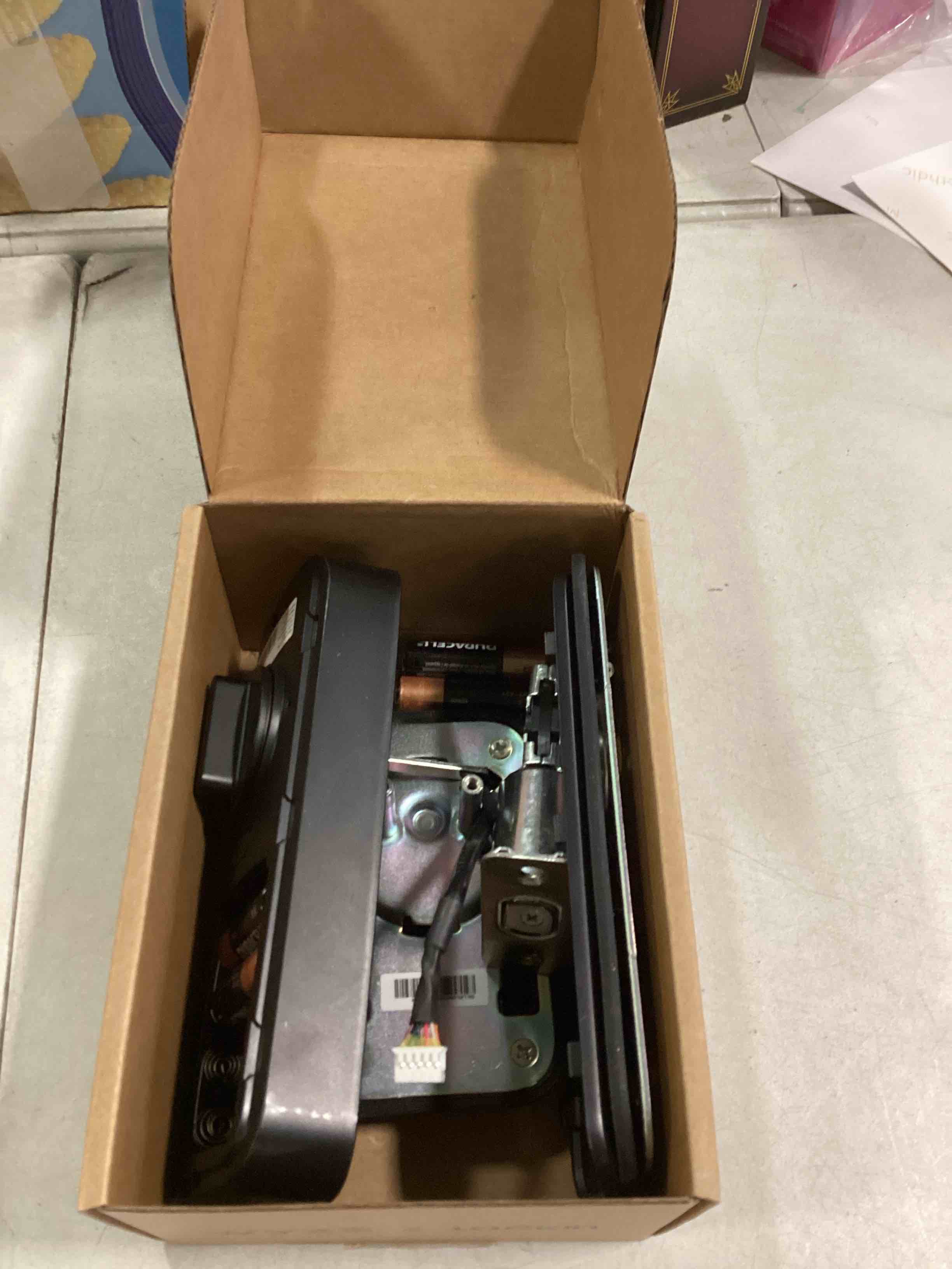 https://s3.amazonaws.com/lotting-images-prod/bidfta/PNK2251515_1739457492111.jpeg
