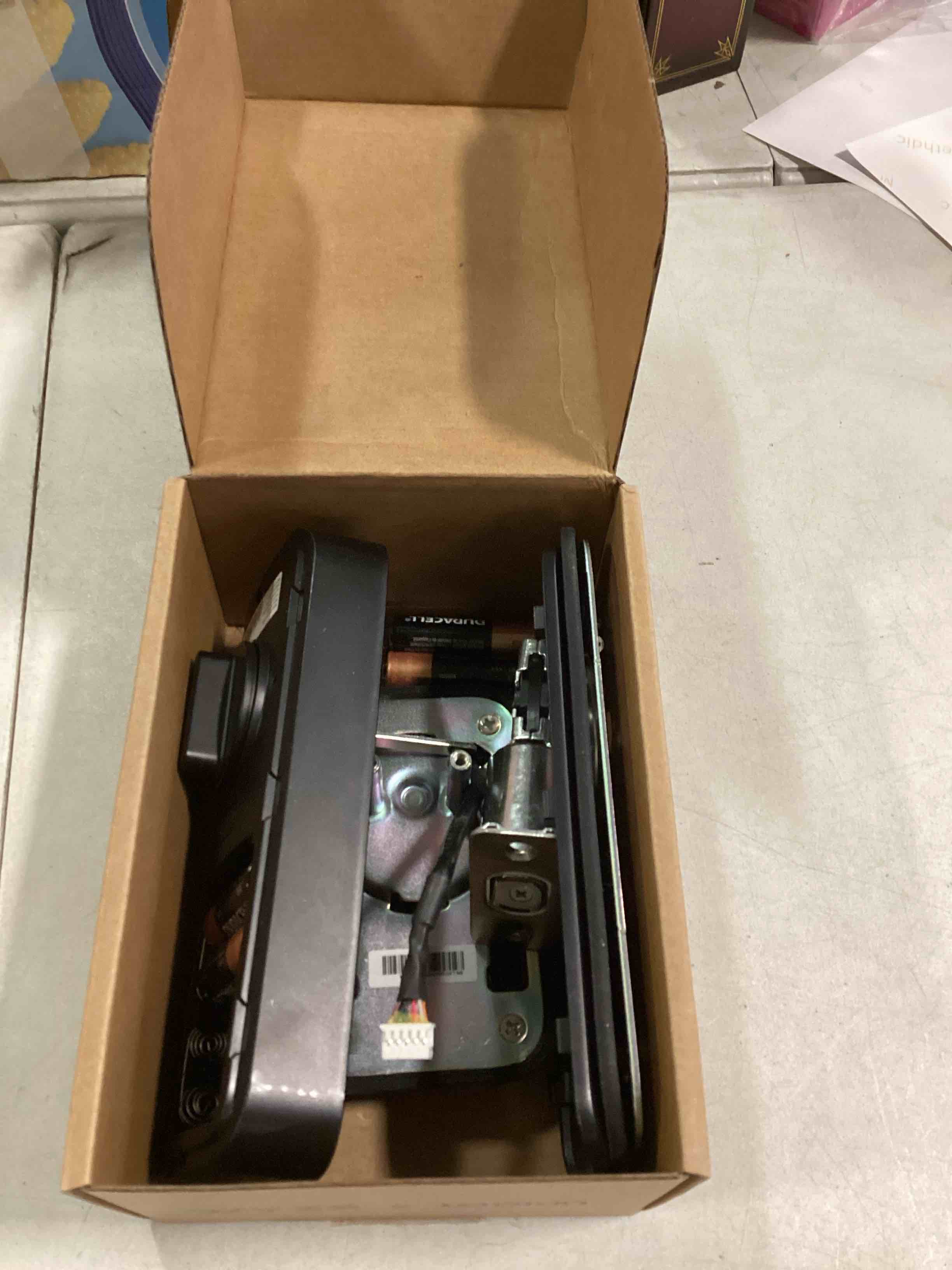 https://s3.amazonaws.com/lotting-images-prod/bidfta/PNK2251515_1739457492958.jpeg