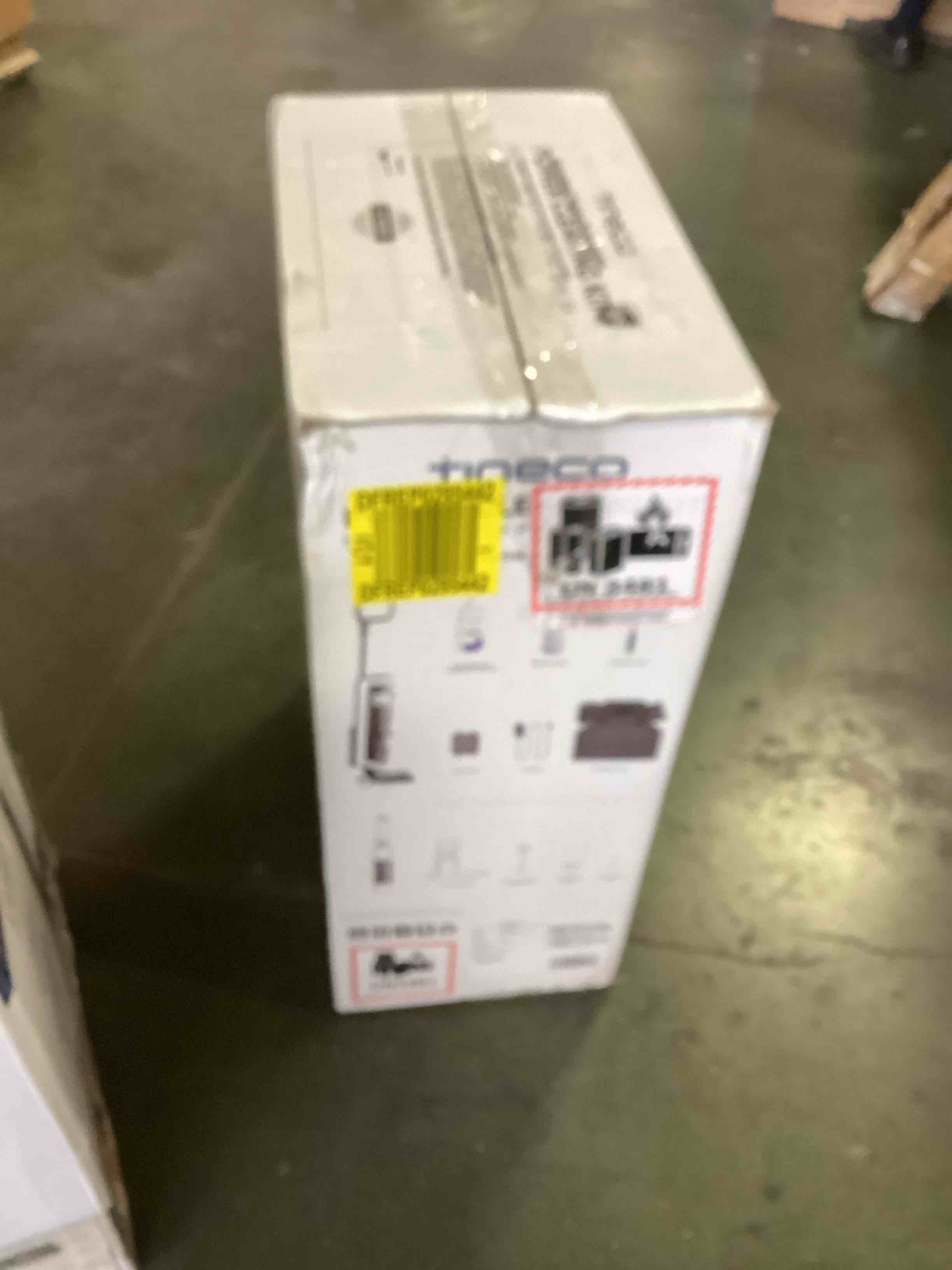 https://s3.amazonaws.com/lotting-images-prod/bidfta/PNK2251601_1739477610709.jpeg