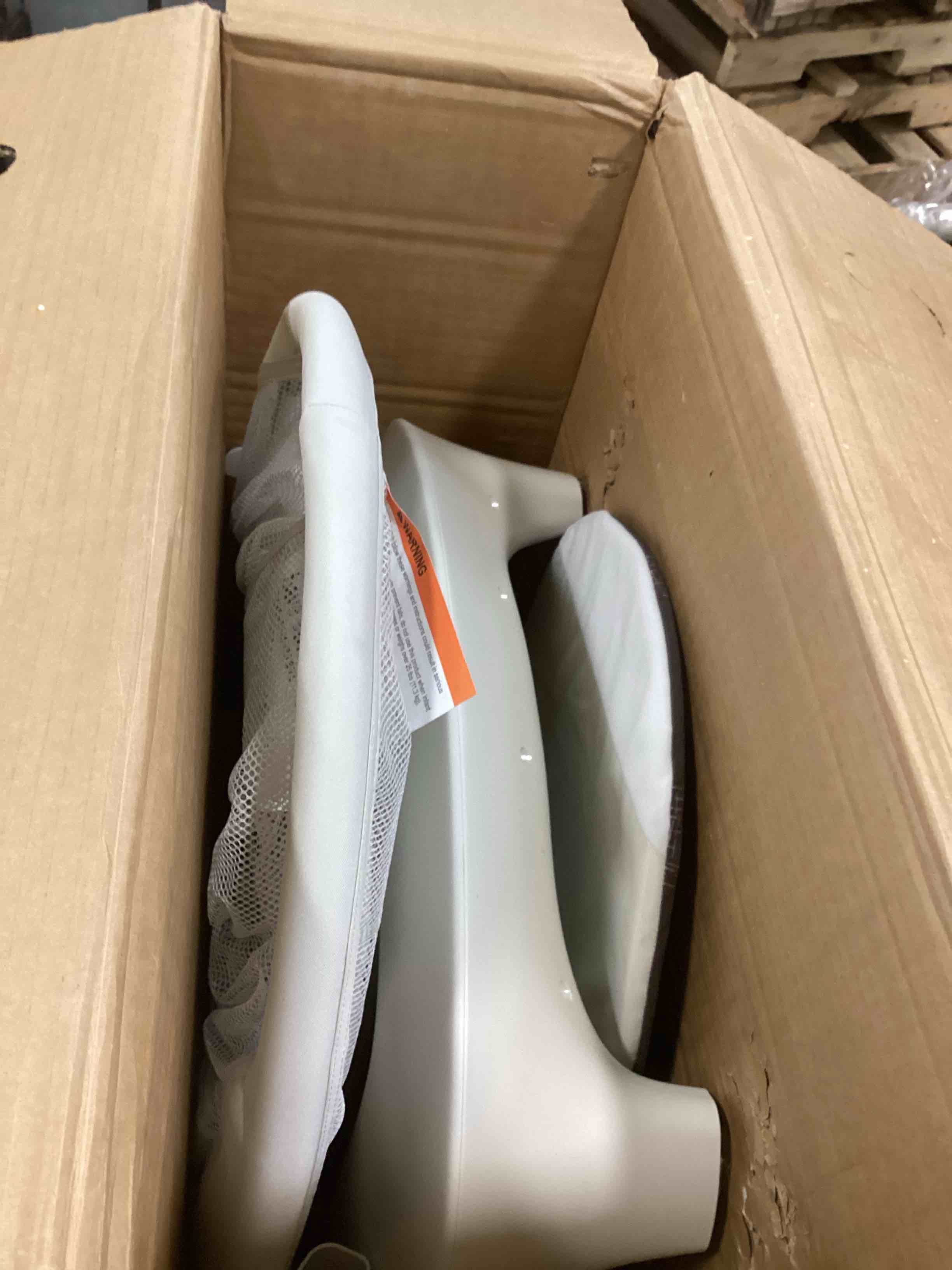 https://s3.amazonaws.com/lotting-images-prod/bidfta/PNK2252795_1740154441027.jpeg